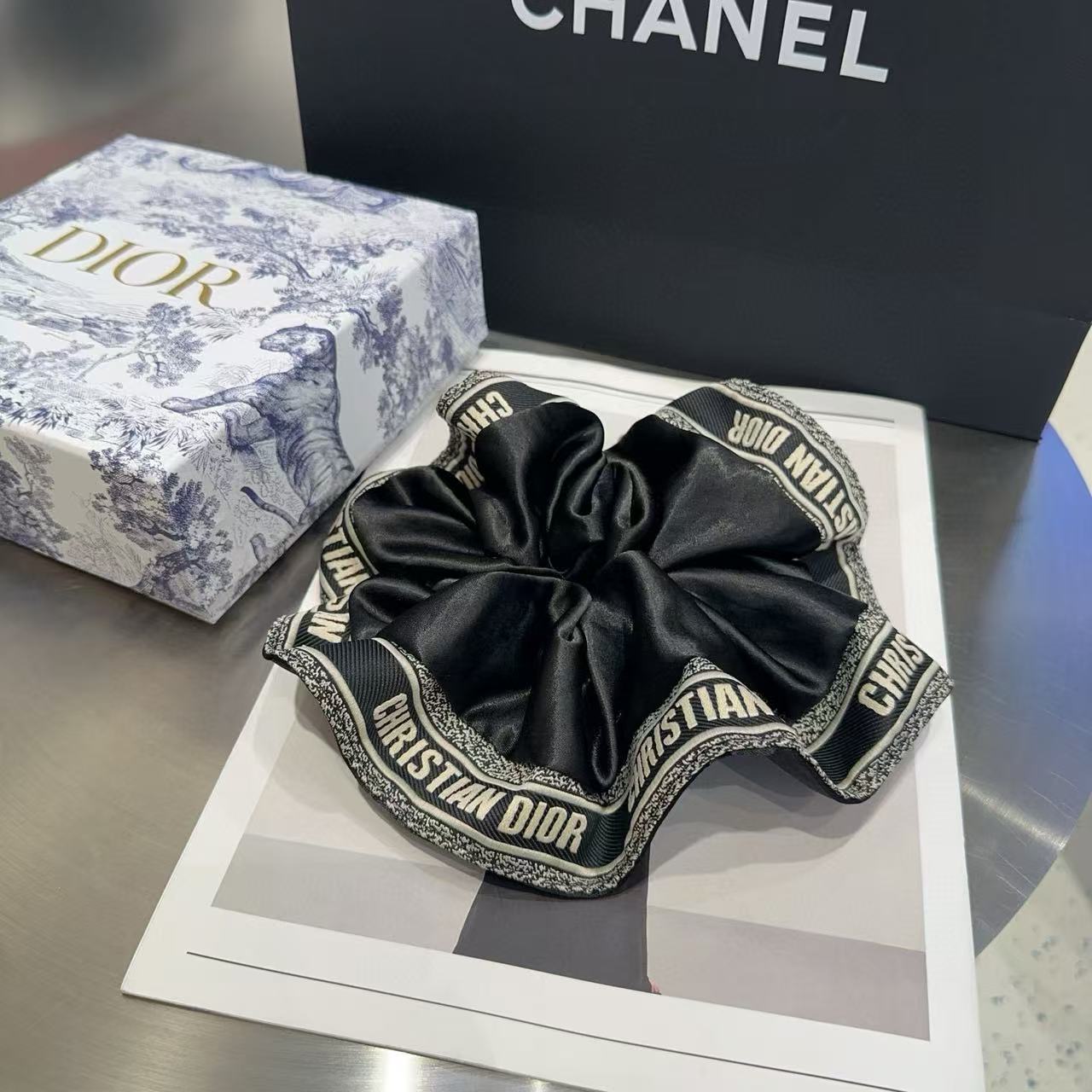 DIORレターヘアタイ【50％割引+送料無料】