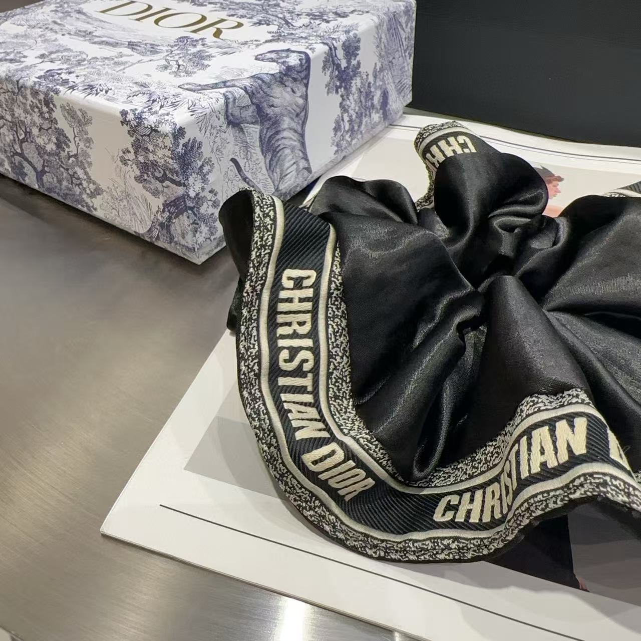 DIORレターヘアタイ【50％割引+送料無料】