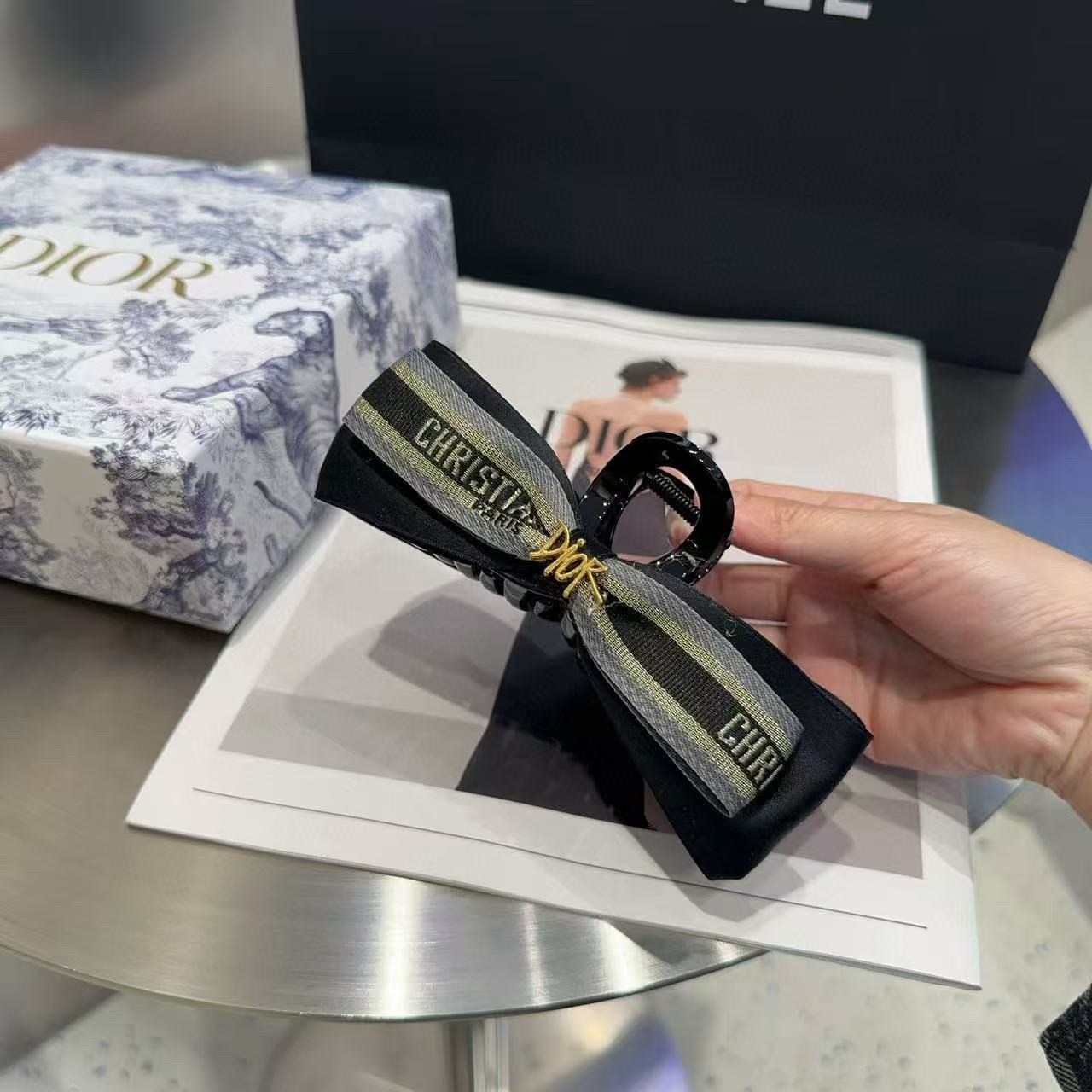 DIORレターヘアクリップ【50％割引+送料無料】