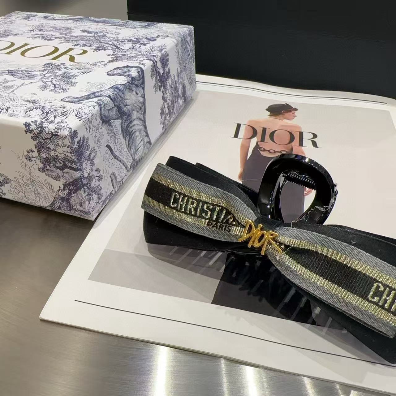 DIORレターヘアクリップ【50％割引+送料無料】