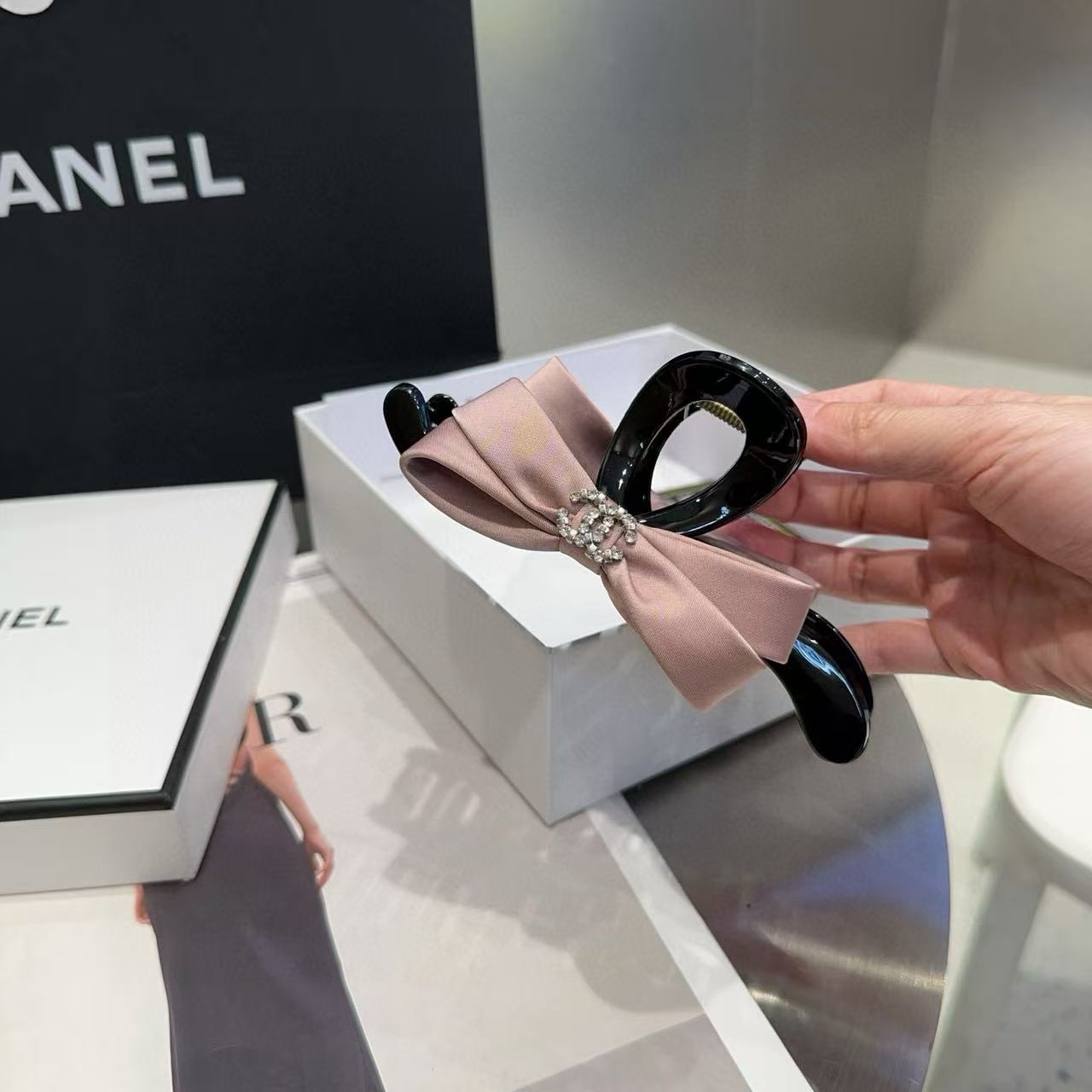 CHANE1 ピンク ダブルC ヘアクリップ【50％割引+送料無料】