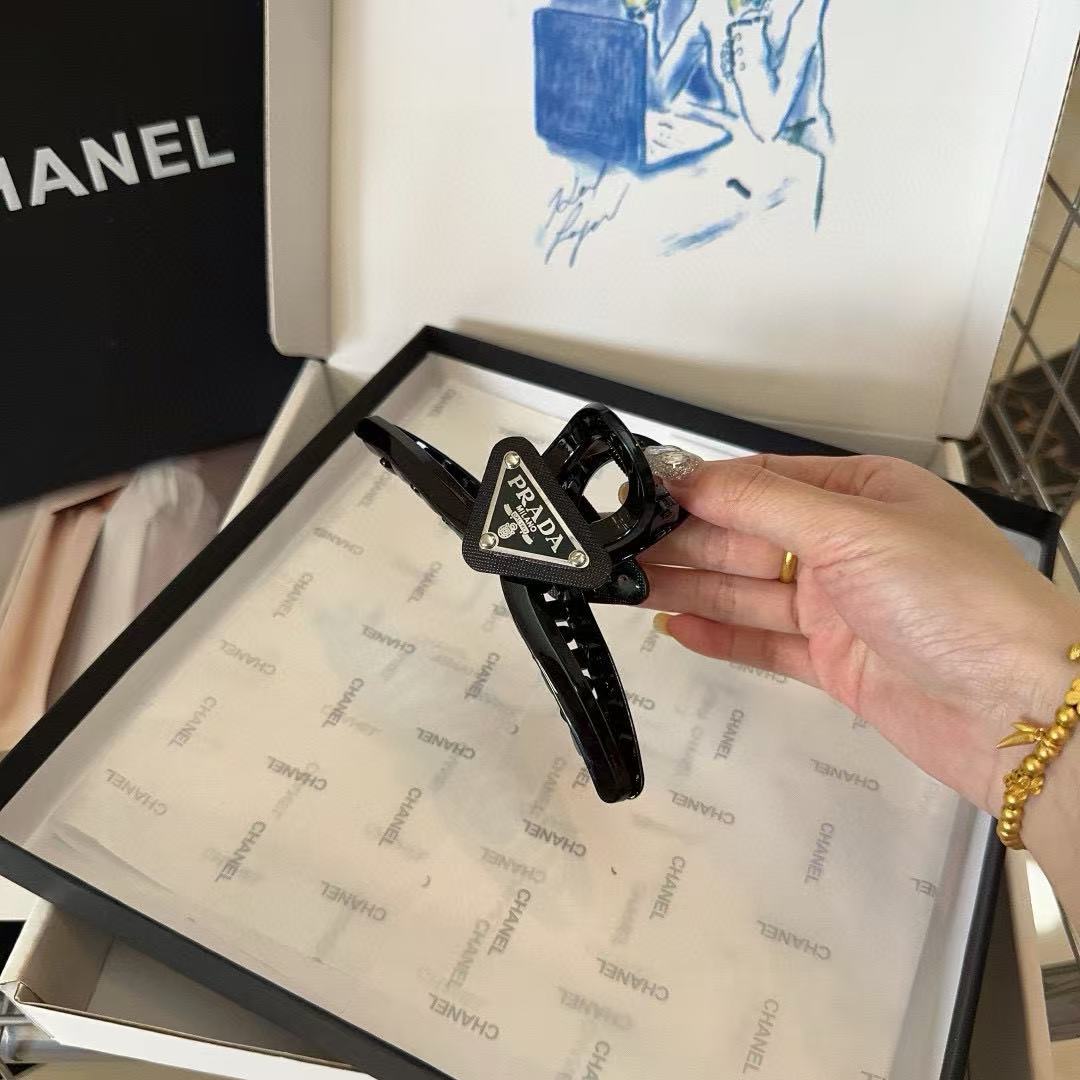 PR4DA トライアングルロゴ ヘアクリップ【50％割引+送料無料】