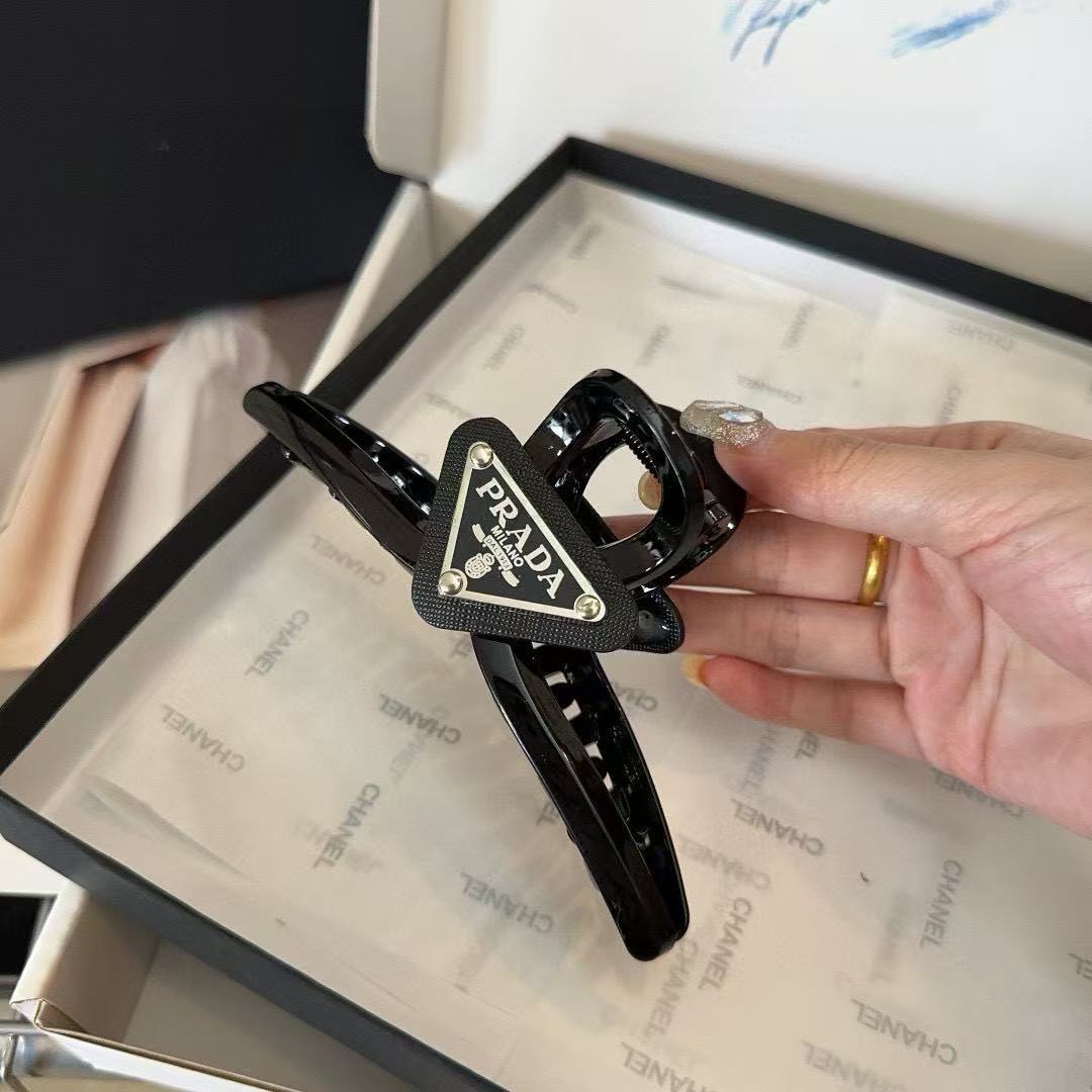 PR4DA トライアングルロゴ ヘアクリップ【50％割引+送料無料】