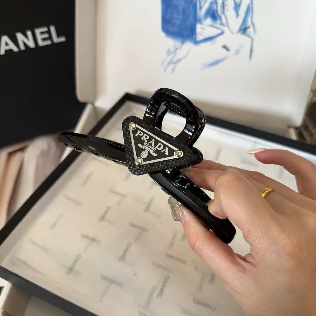 PR4DA トライアングルロゴ ヘアクリップ【50％割引+送料無料】