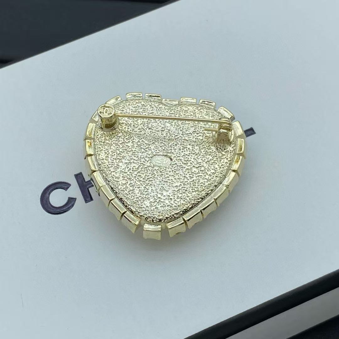 CHANE1 ダブルC ハートブローチ【50％割引+送料無料】