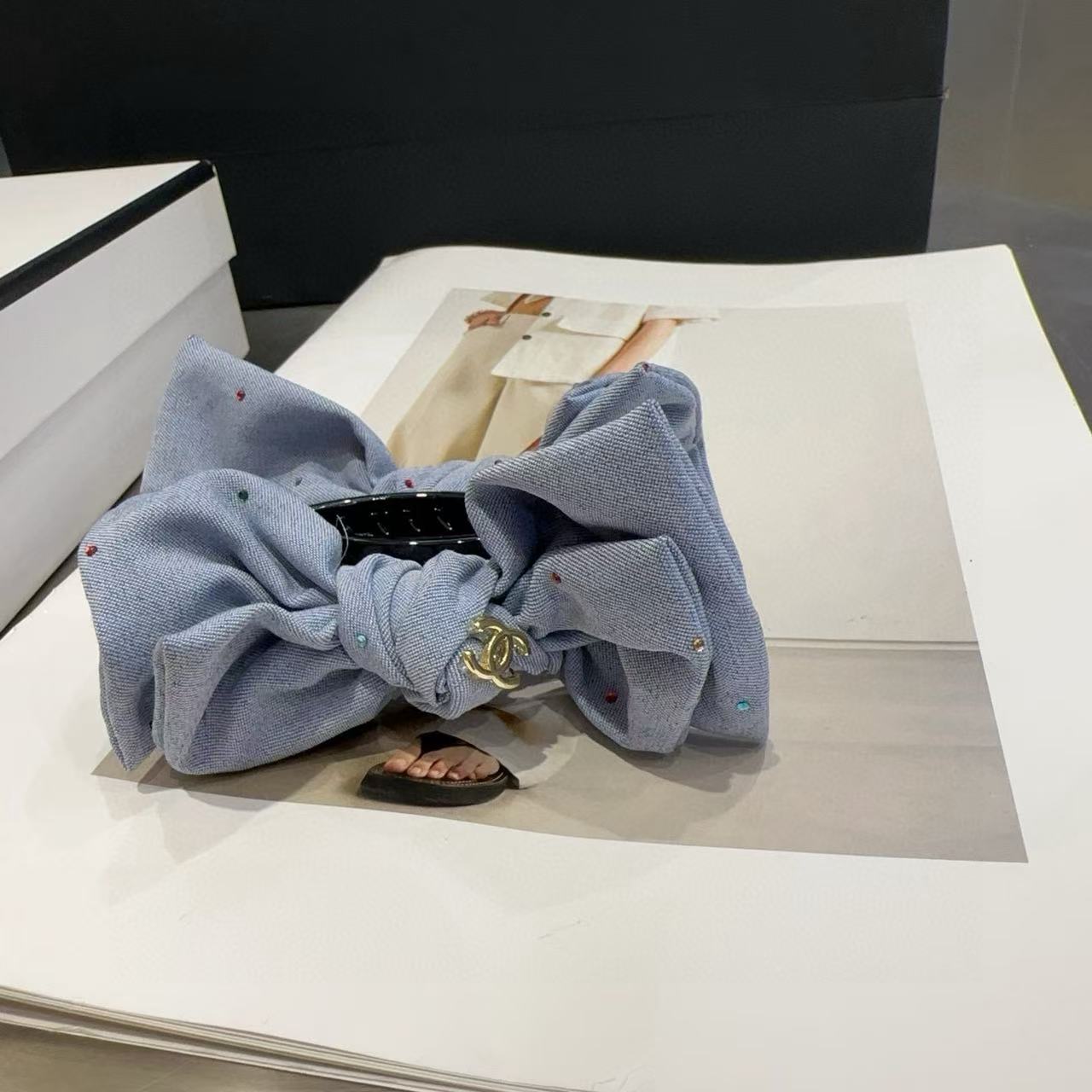 CHANE1 ダブルC デニムヘアクリップ【50％割引+送料無料】