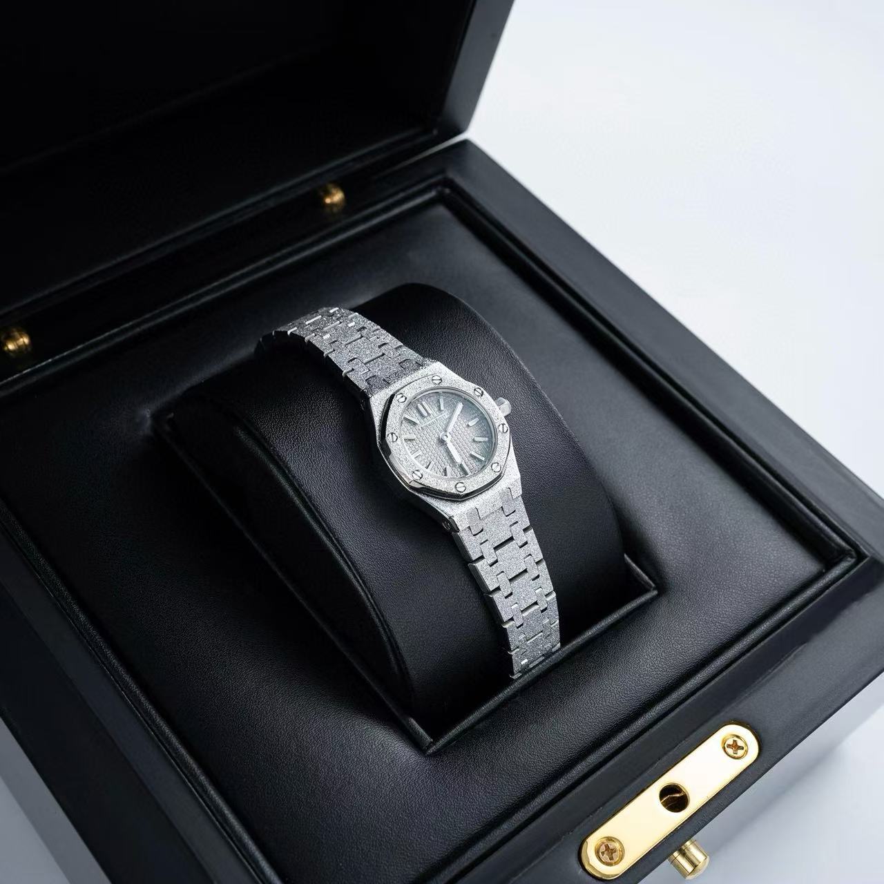 Audemarsp1guetダイヤモンドをあしらったレディース腕時計【50％割引+送料無料】