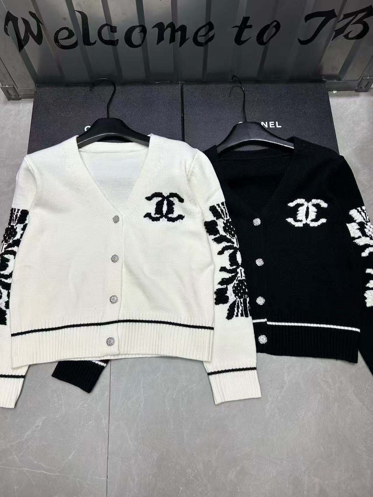 CHANE1 ダブルCプリント Vネックウールカーディガン【50％割引+送料無料】