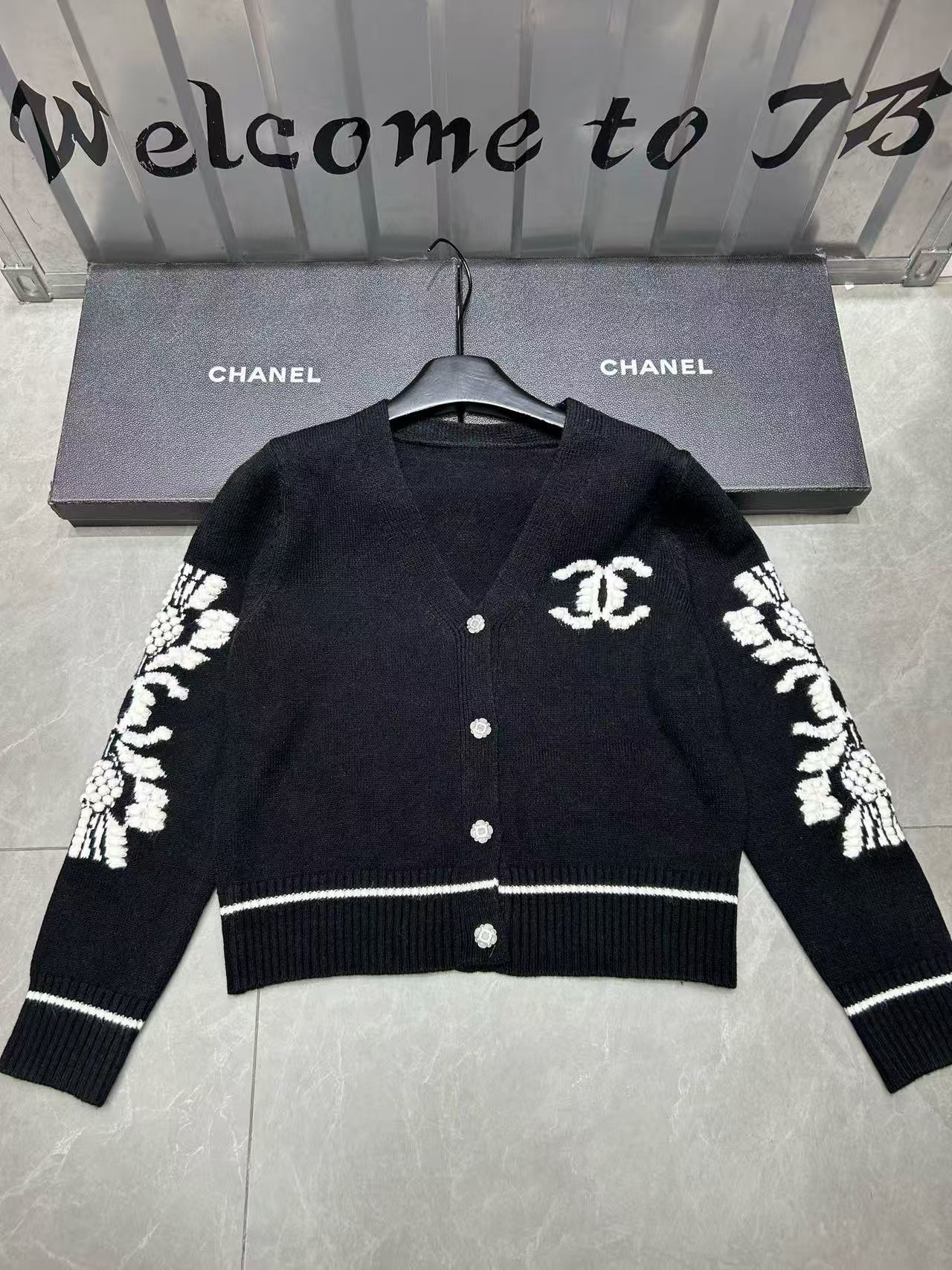 CHANE1 ダブルCプリント Vネックウールカーディガン【50％割引+送料無料】