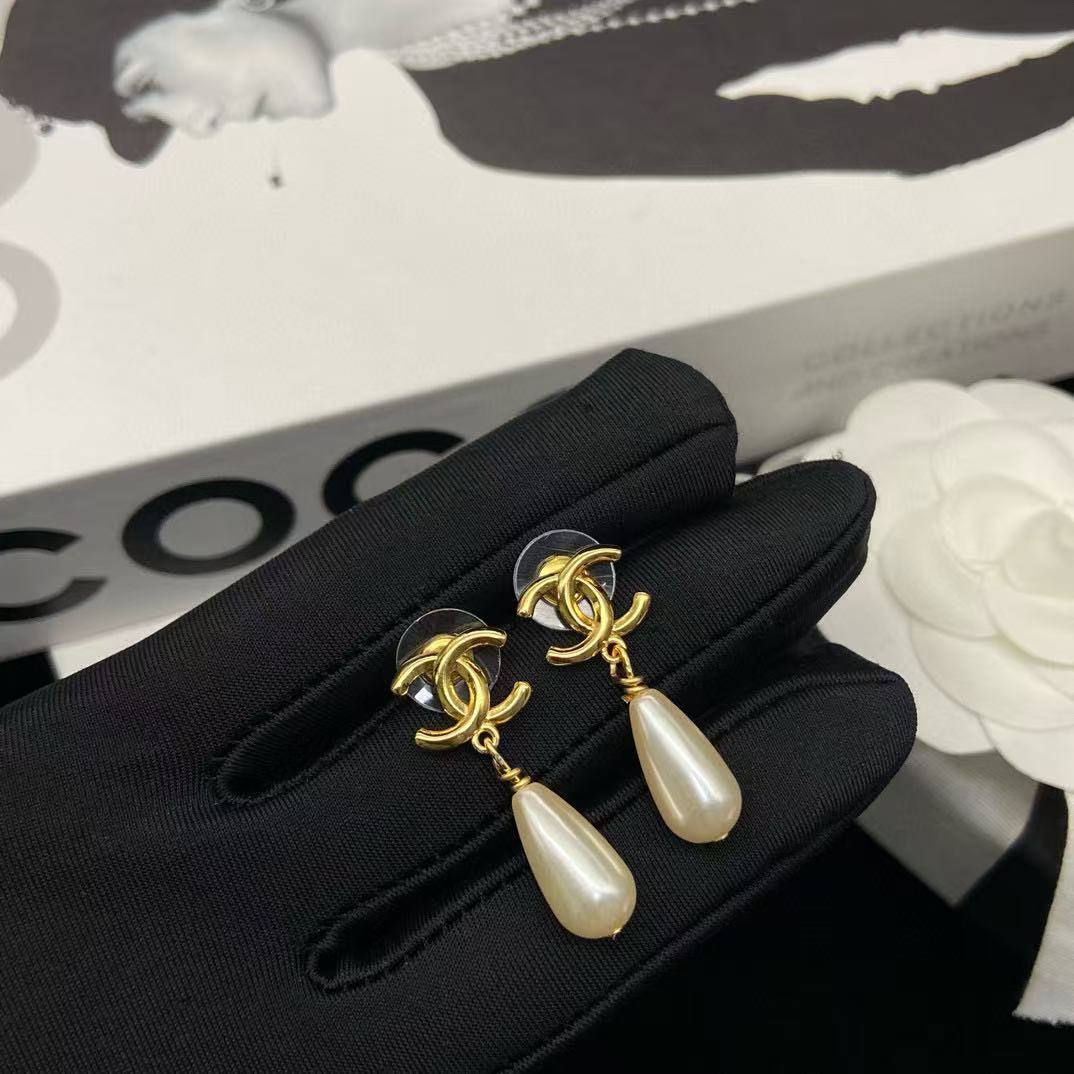 CHANE1 ダブルC ティアドロップ パール イヤリング【50％割引+送料無料】