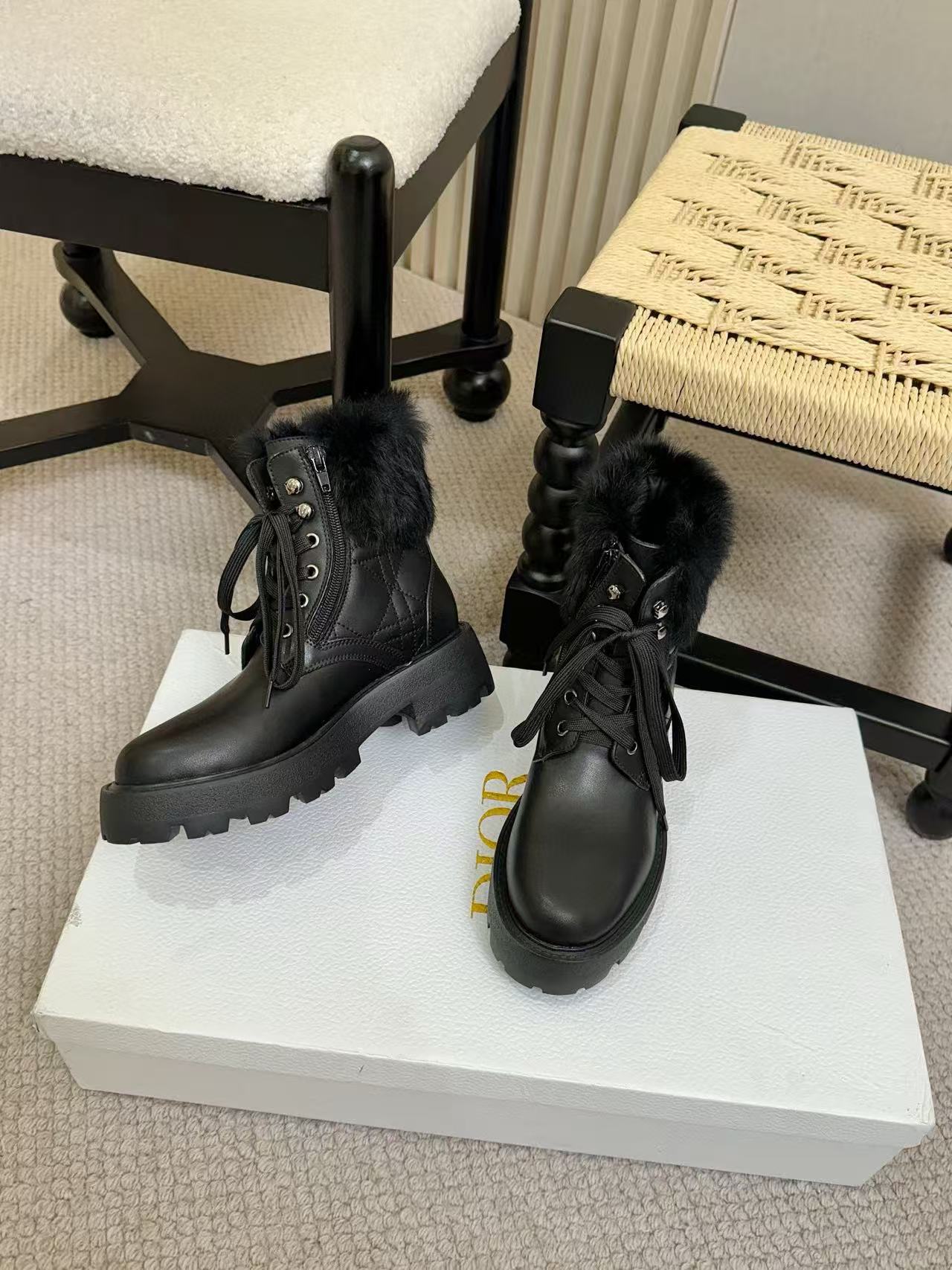 DIOR 上質な贅沢なレースアップレザーアンクルブーツ【50％割引+送料無料】