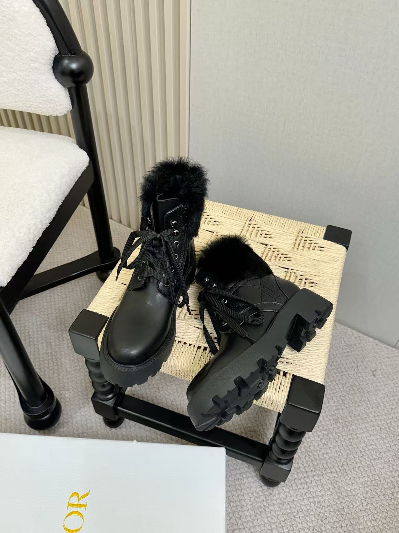 DIOR 上質な贅沢なレースアップレザーアンクルブーツ【50％割引+送料無料】