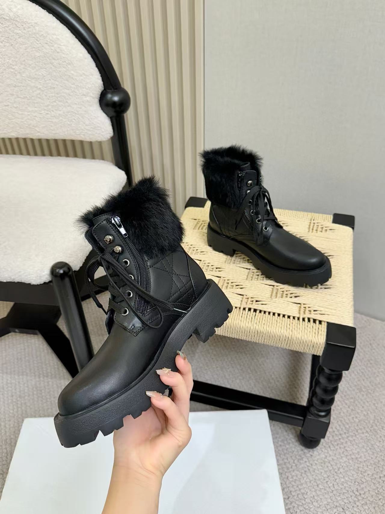 DIOR 上質な贅沢なレースアップレザーアンクルブーツ【50％割引+送料無料】