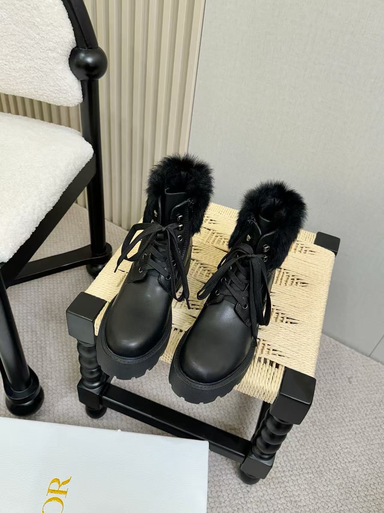 DIOR 上質な贅沢なレースアップレザーアンクルブーツ【50％割引+送料無料】