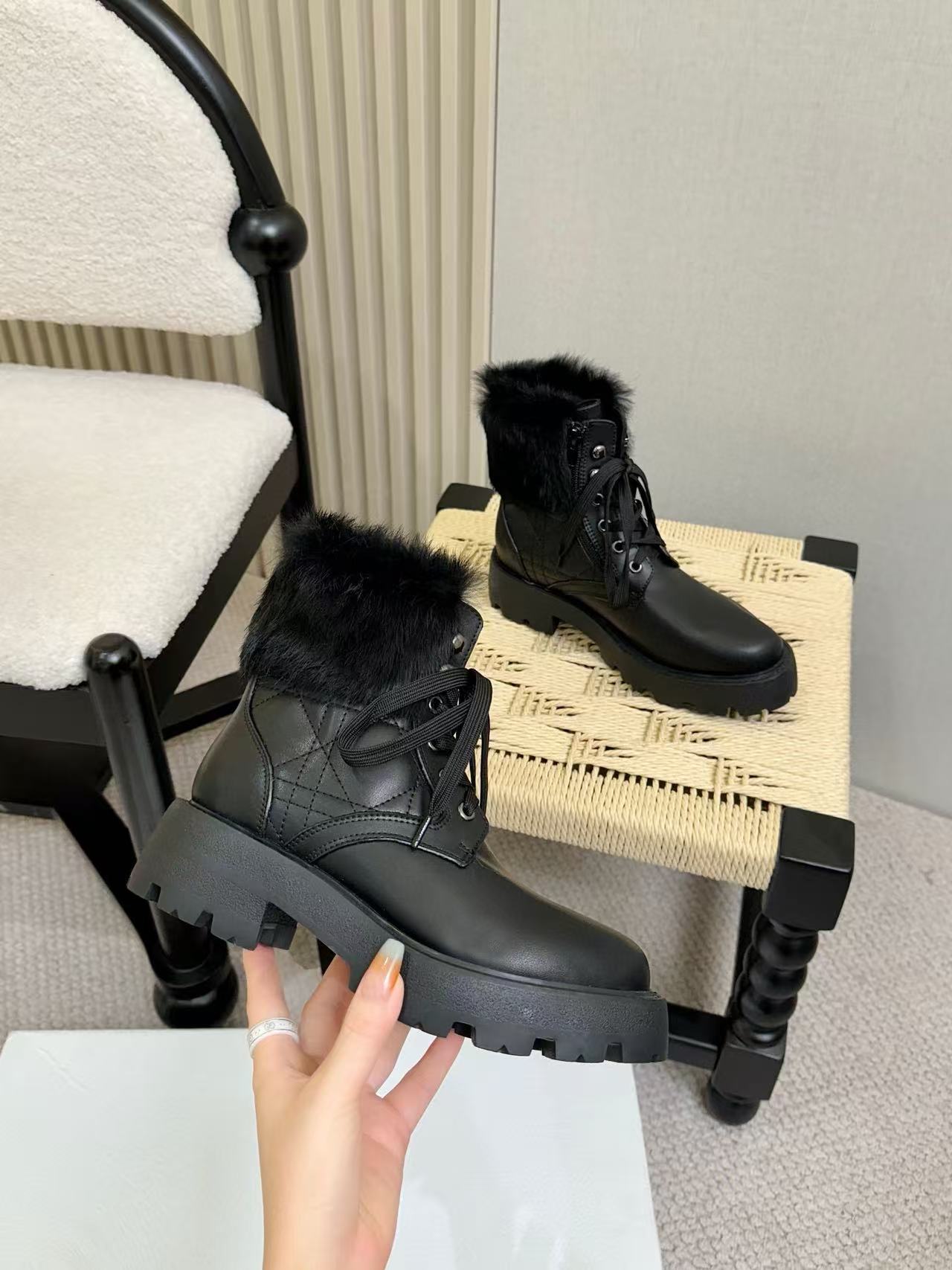 DIOR 上質な贅沢なレースアップレザーアンクルブーツ【50％割引+送料無料】