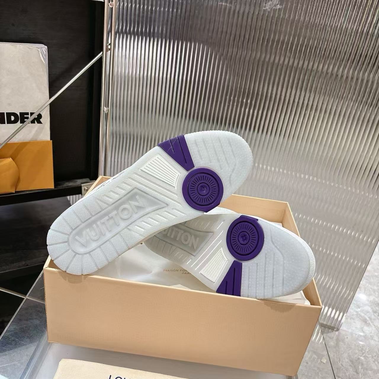 LVの高品質刺繍カジュアルシューズ【50％割引+送料無料】