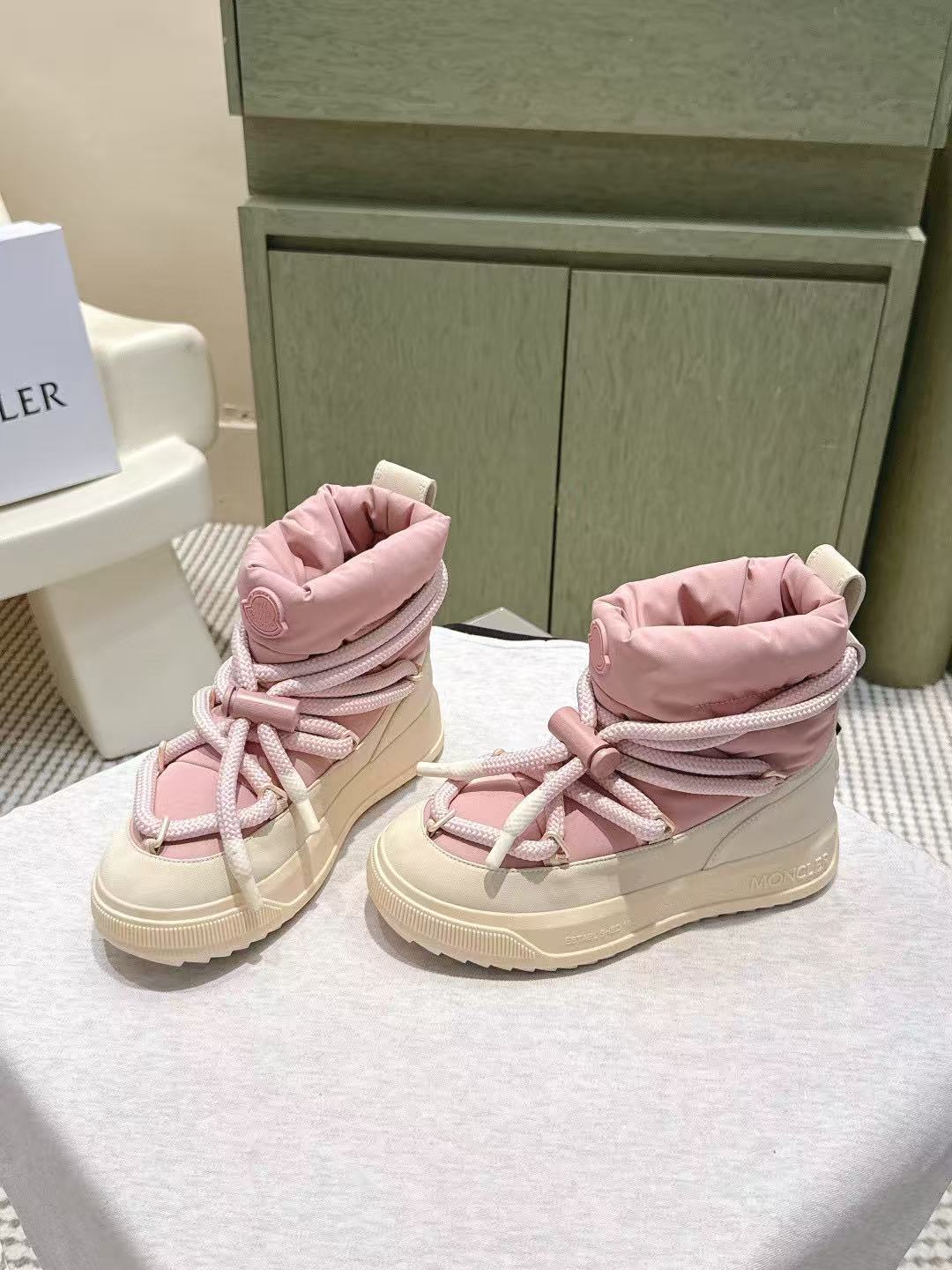 MONCLER高品質のレースアップスノーブーツ【50％割引+送料無料】