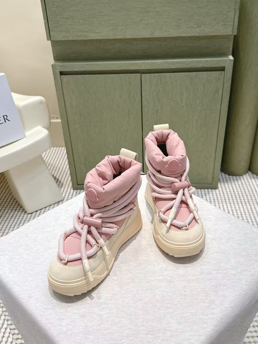 MONCLER高品質のレースアップスノーブーツ【50％割引+送料無料】