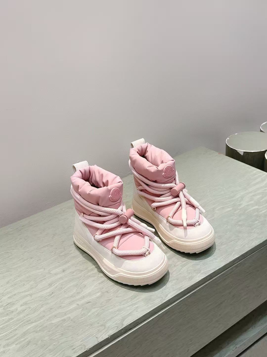 MONCLER高品質のレースアップスノーブーツ【50％割引+送料無料】