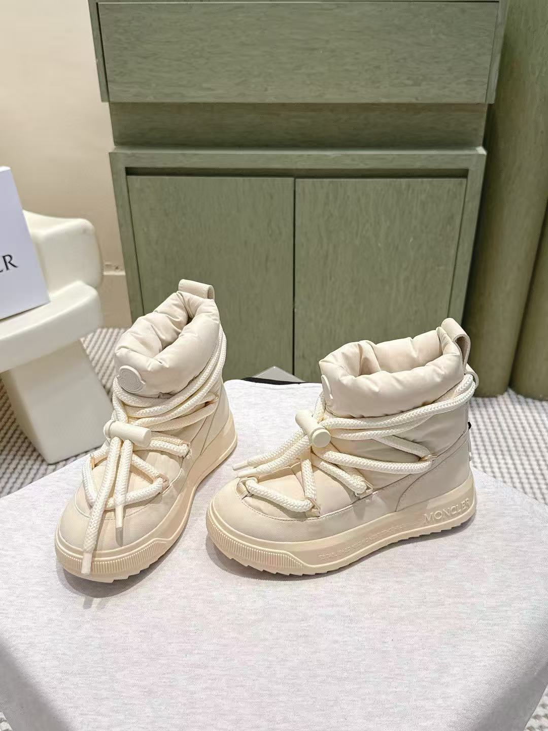 MONCLER高品質のレースアップスノーブーツ【50％割引+送料無料】