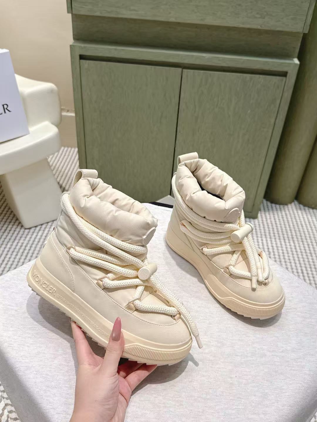 MONCLER高品質のレースアップスノーブーツ【50％割引+送料無料】