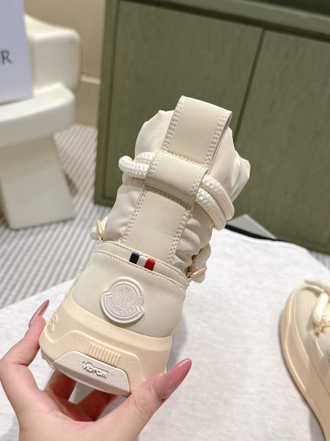 MONCLER高品質のレースアップスノーブーツ【50％割引+送料無料】