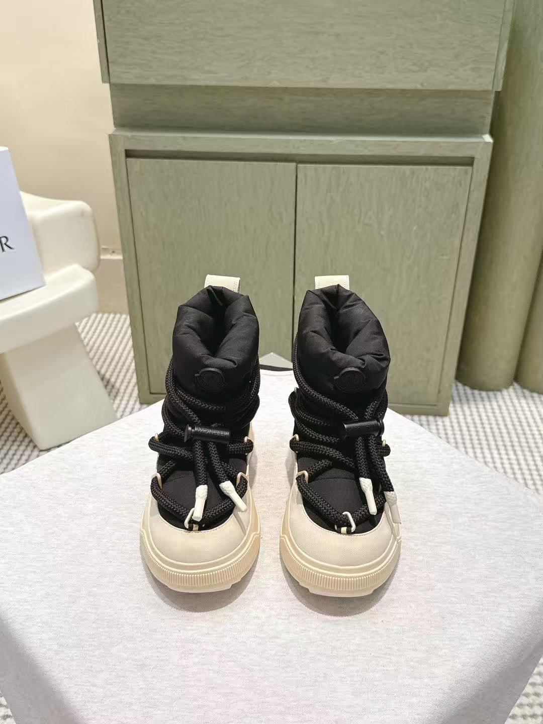 MONCLER高品質のレースアップスノーブーツ【50％割引+送料無料】