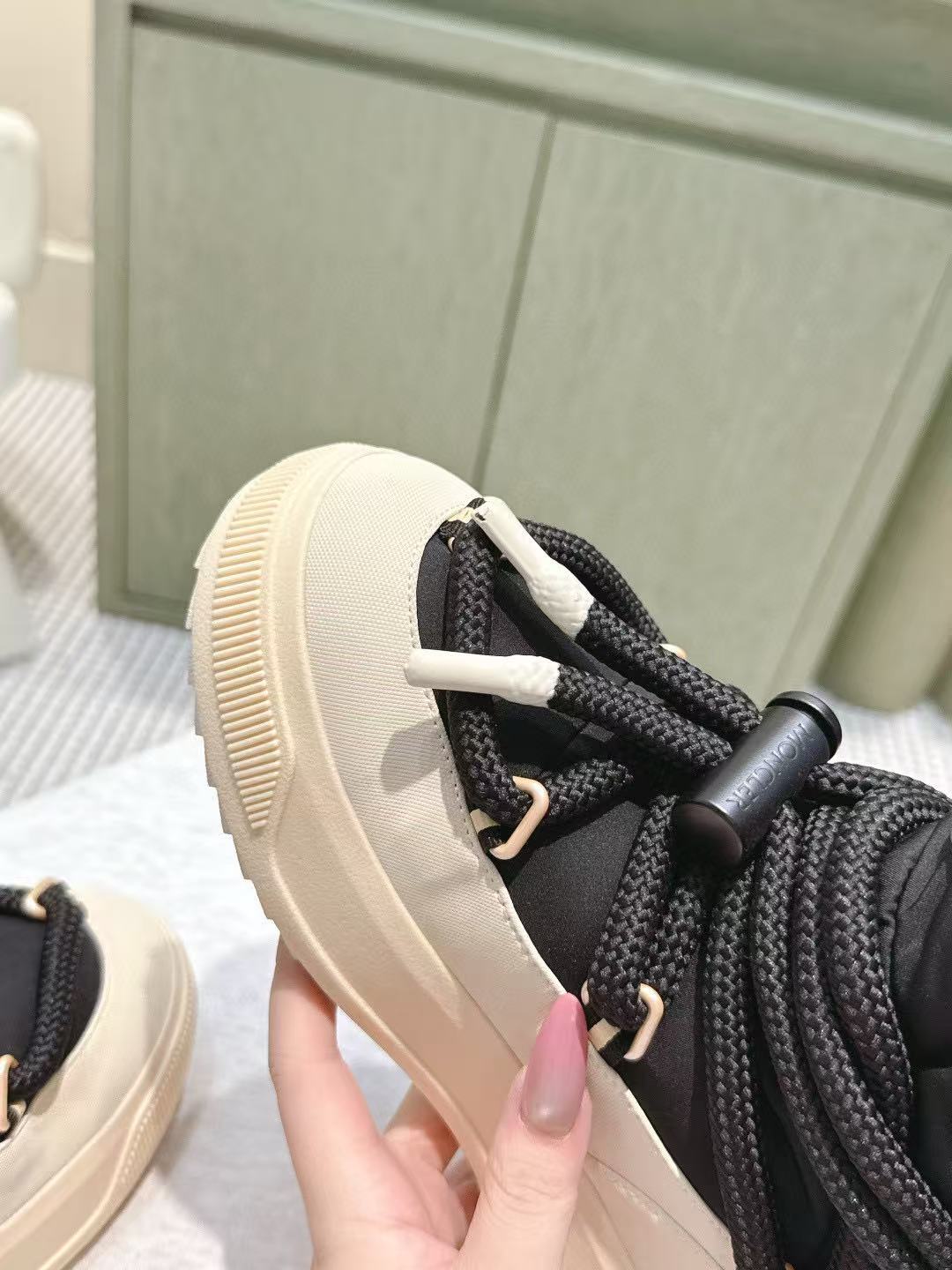 MONCLER高品質のレースアップスノーブーツ【50％割引+送料無料】