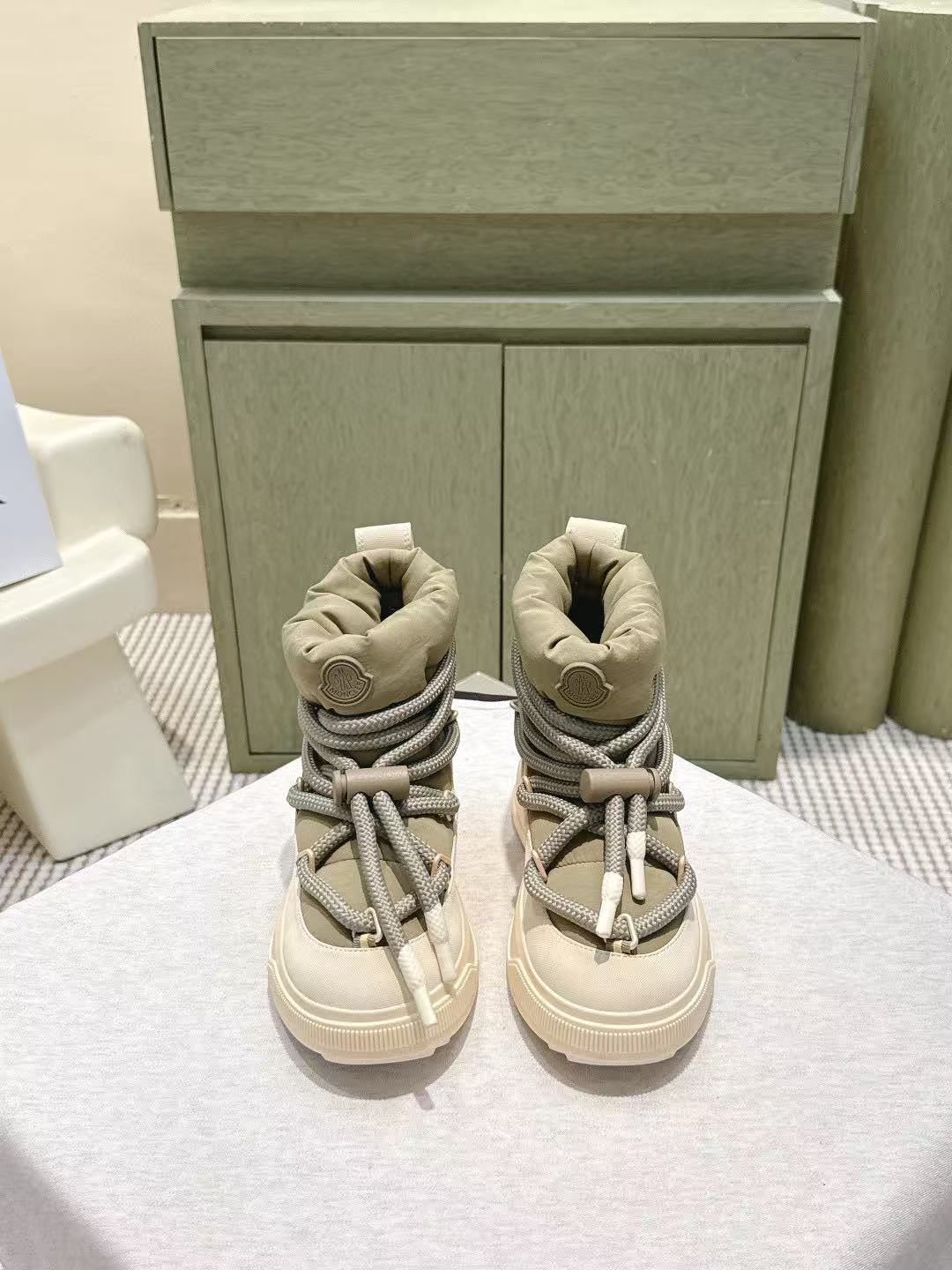 MONCLER高品質のレースアップスノーブーツ【50％割引+送料無料】