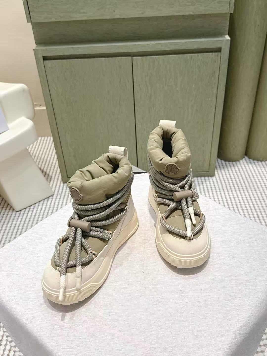 MONCLER高品質のレースアップスノーブーツ【50％割引+送料無料】