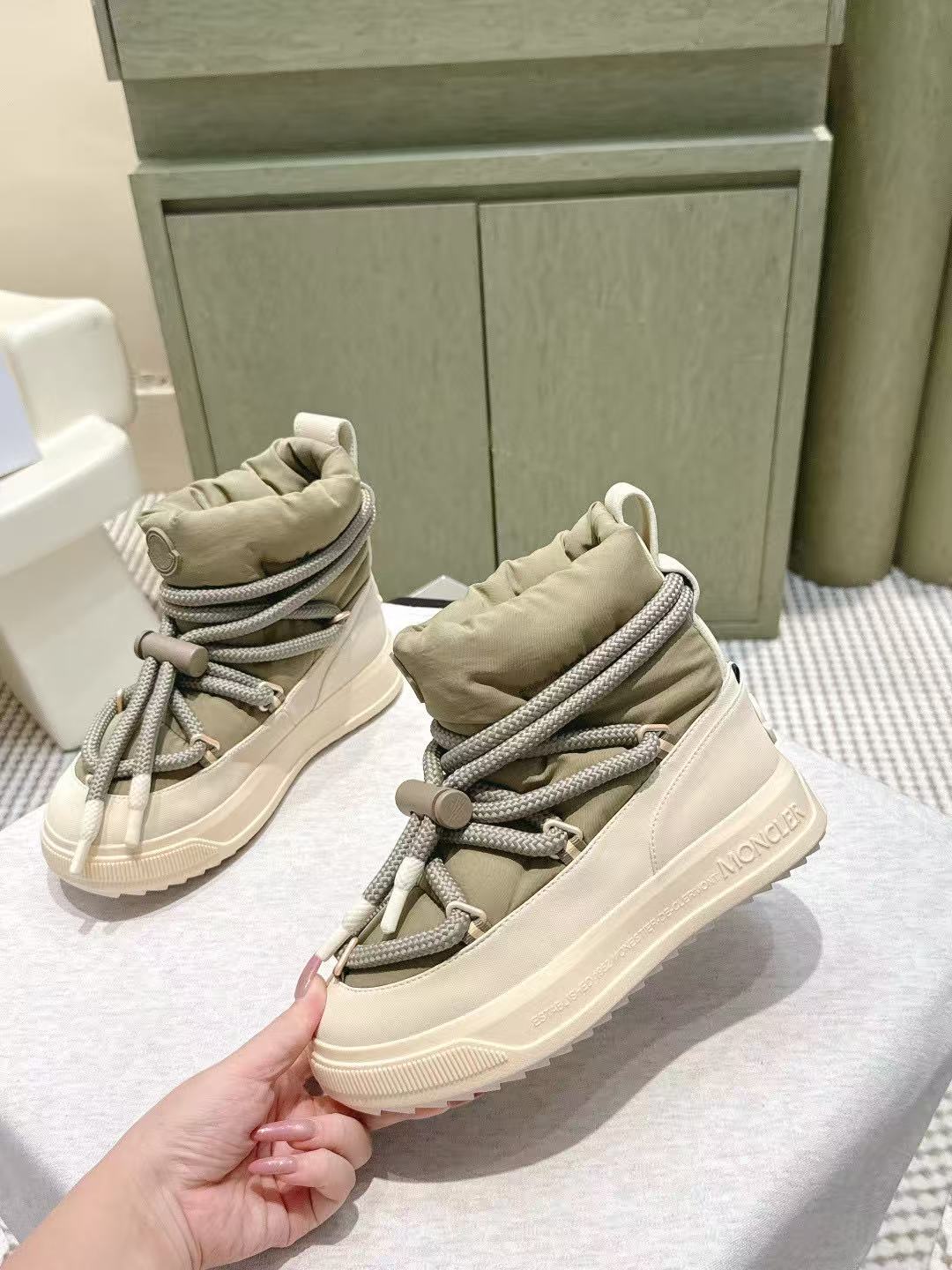 MONCLER高品質のレースアップスノーブーツ【50％割引+送料無料】