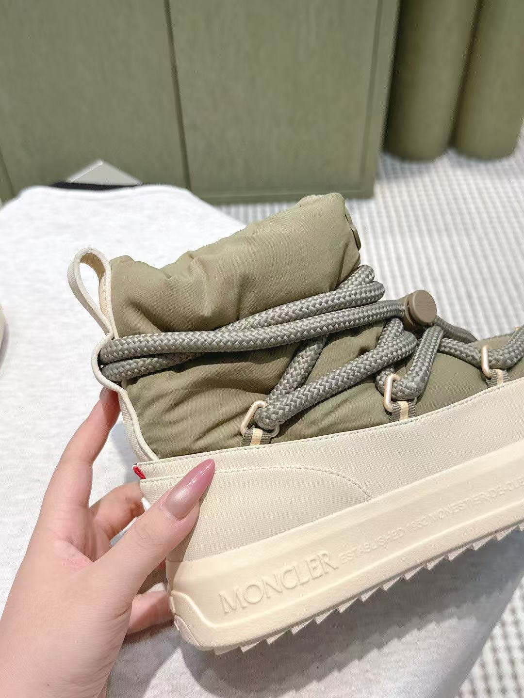 MONCLER高品質のレースアップスノーブーツ【50％割引+送料無料】