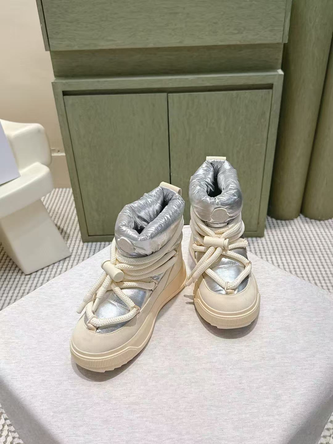 MONCLER高品質のレースアップスノーブーツ【50％割引+送料無料】