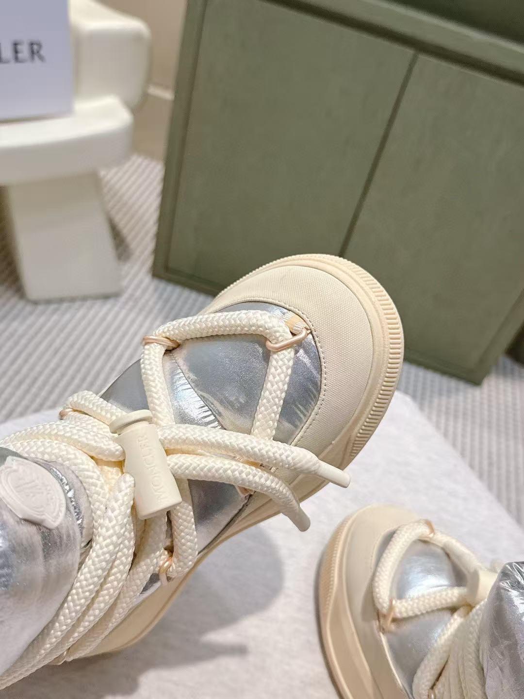 MONCLER高品質のレースアップスノーブーツ【50％割引+送料無料】