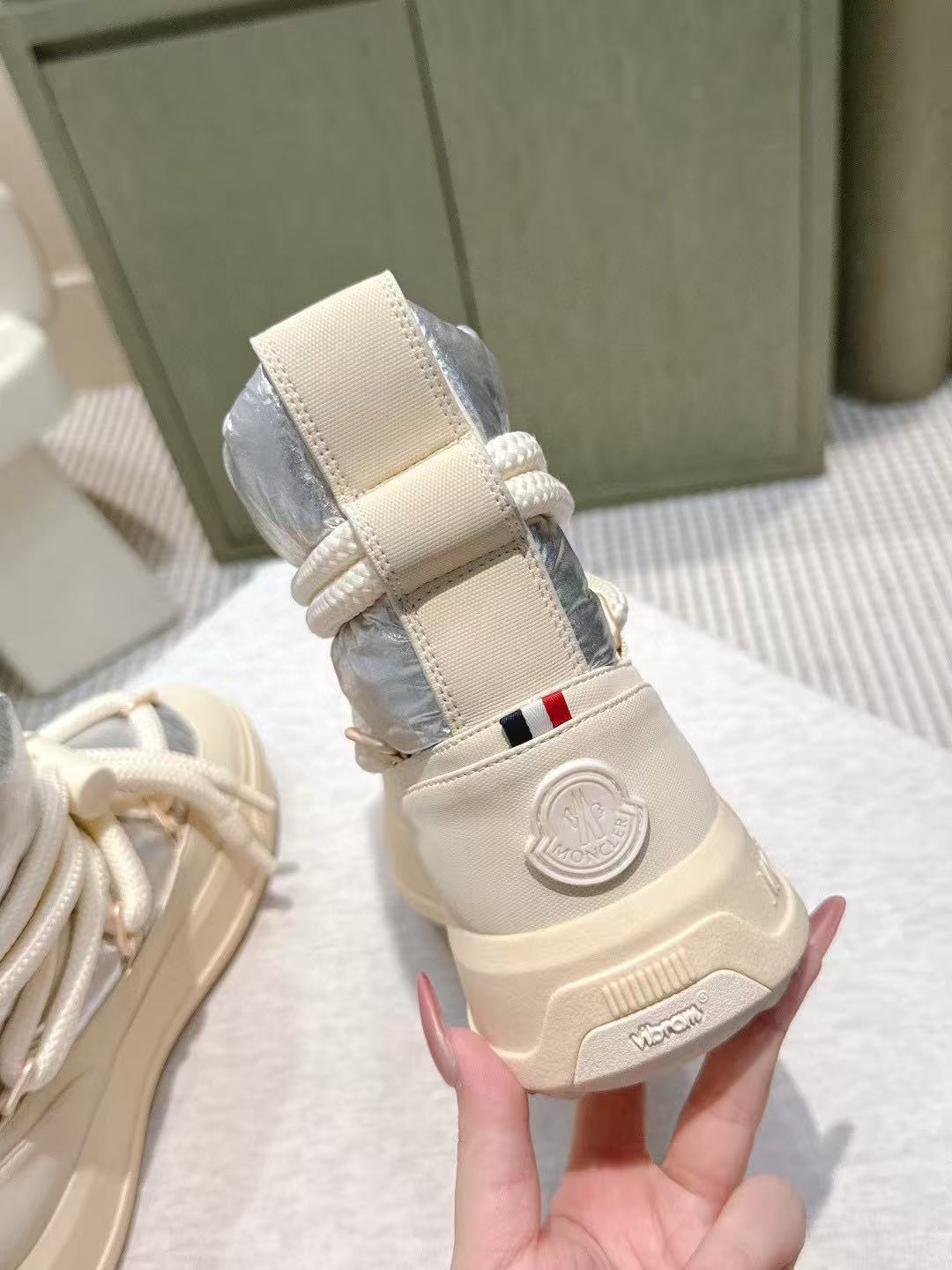 MONCLER高品質のレースアップスノーブーツ【50％割引+送料無料】