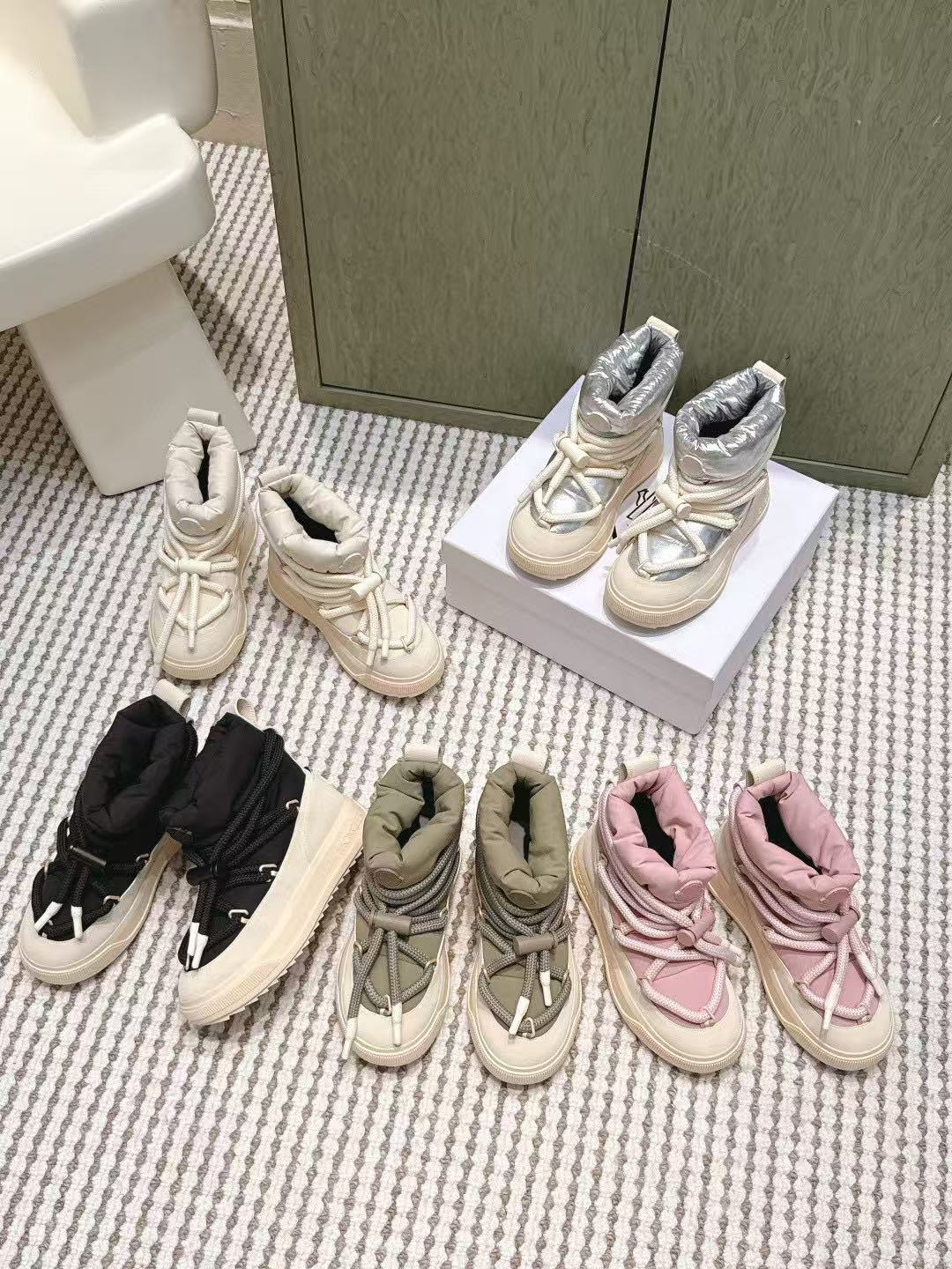 MONCLER高品質のレースアップスノーブーツ【50％割引+送料無料】