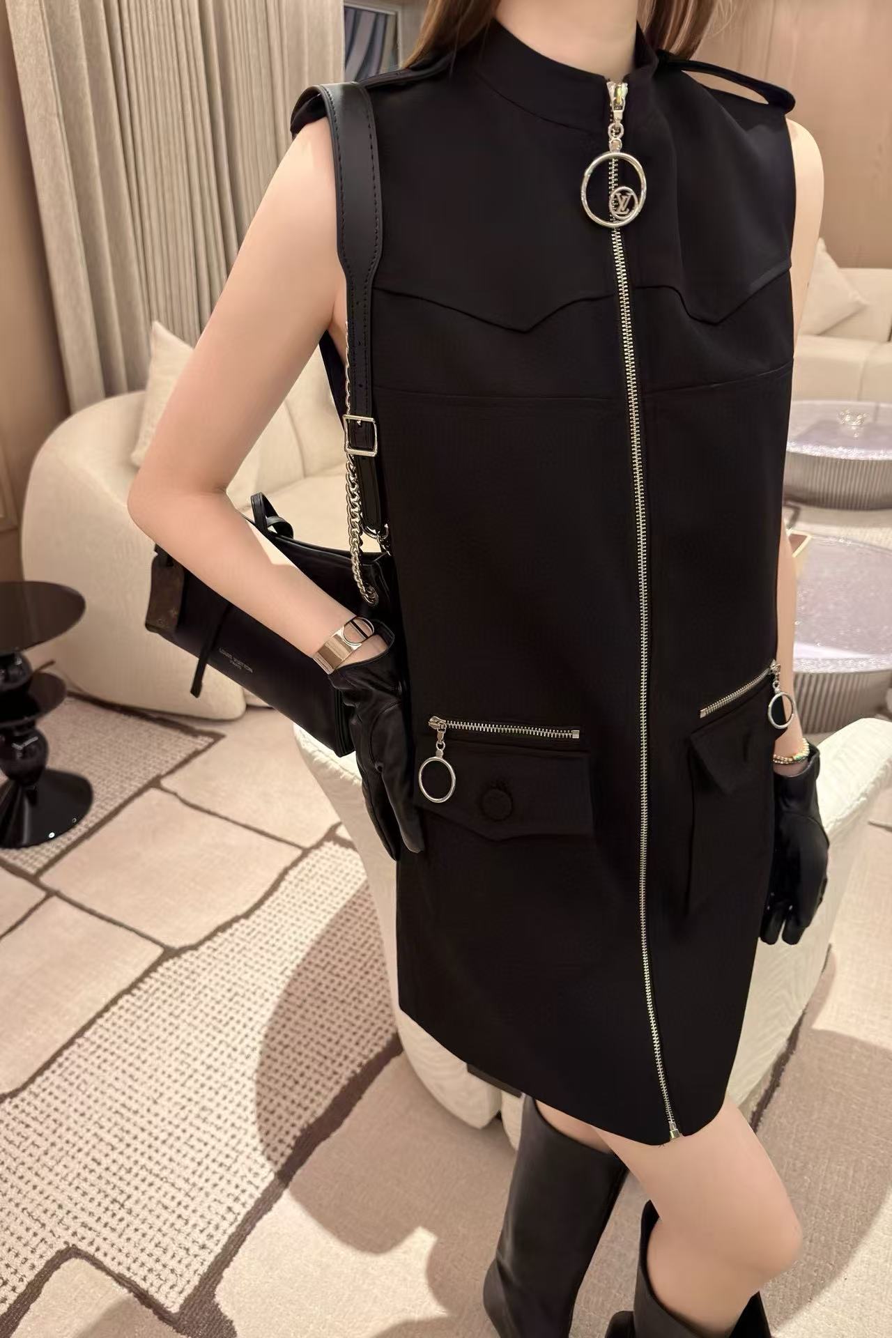 LVジッパーノースリーブドレス【50％割引+送料無料】