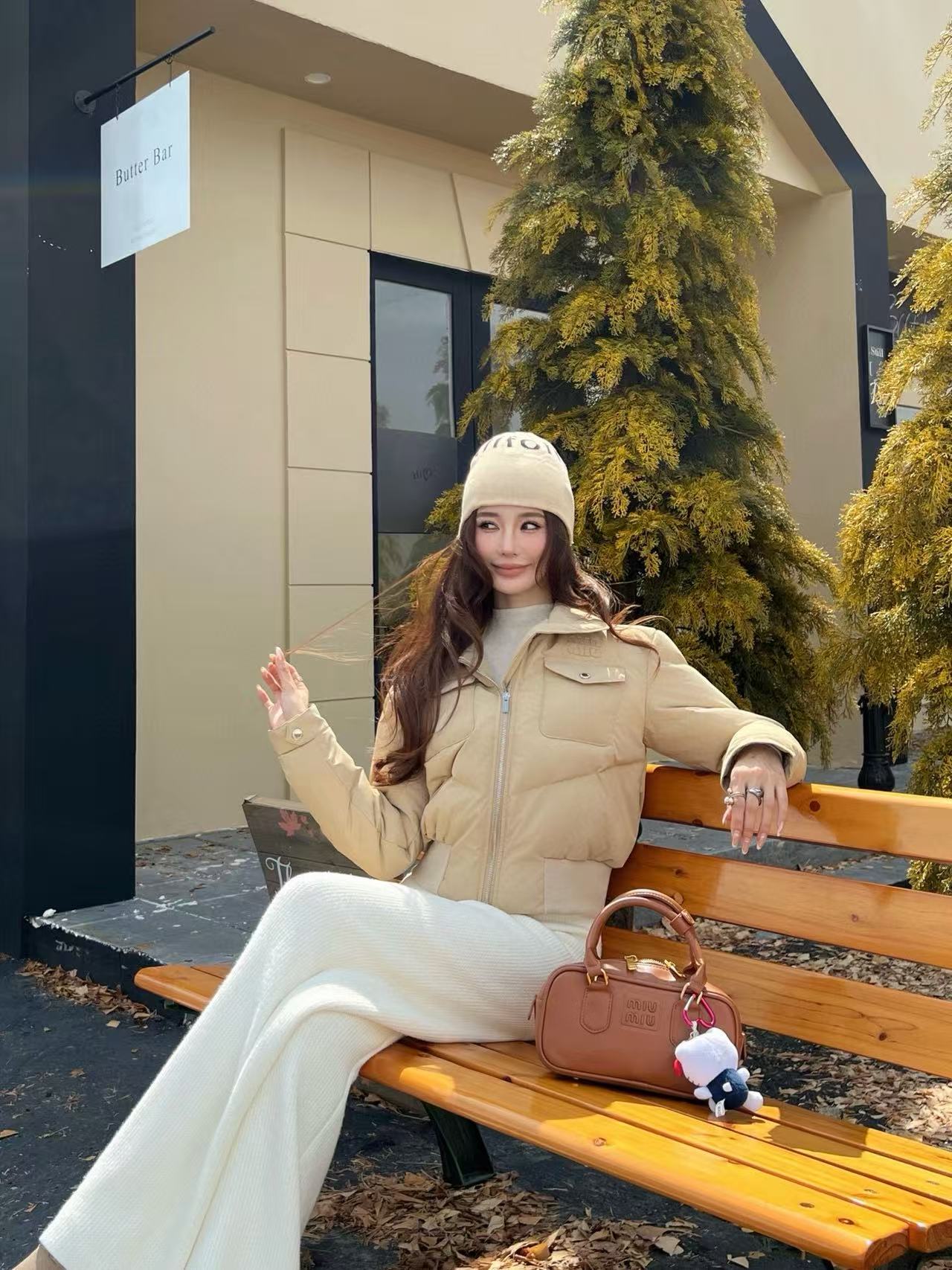 M1UM1U ミニマリスト レター ショート ダウンジャケット【50％割引+送料無料】