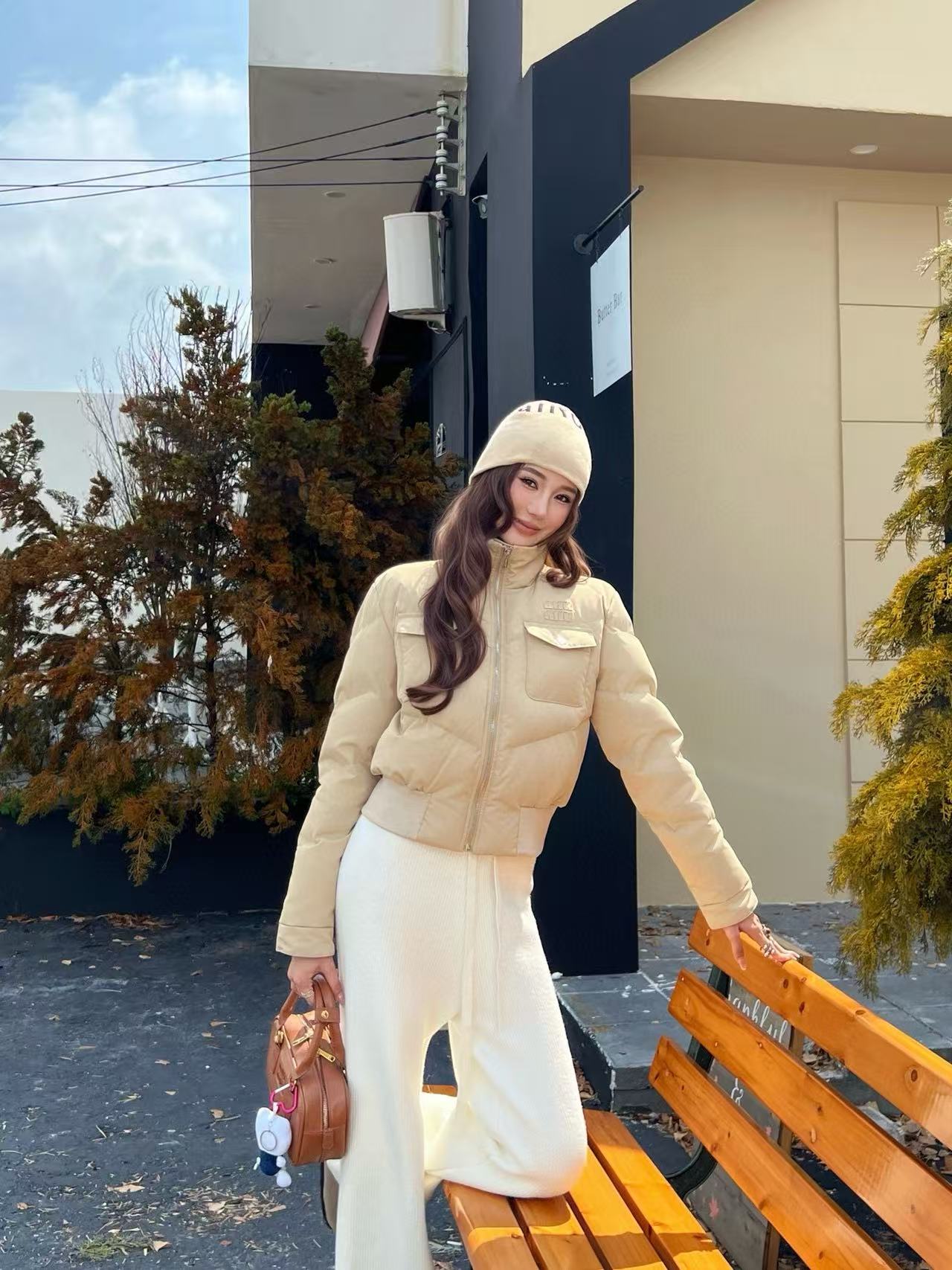 M1UM1U ミニマリスト レター ショート ダウンジャケット【50％割引+送料無料】