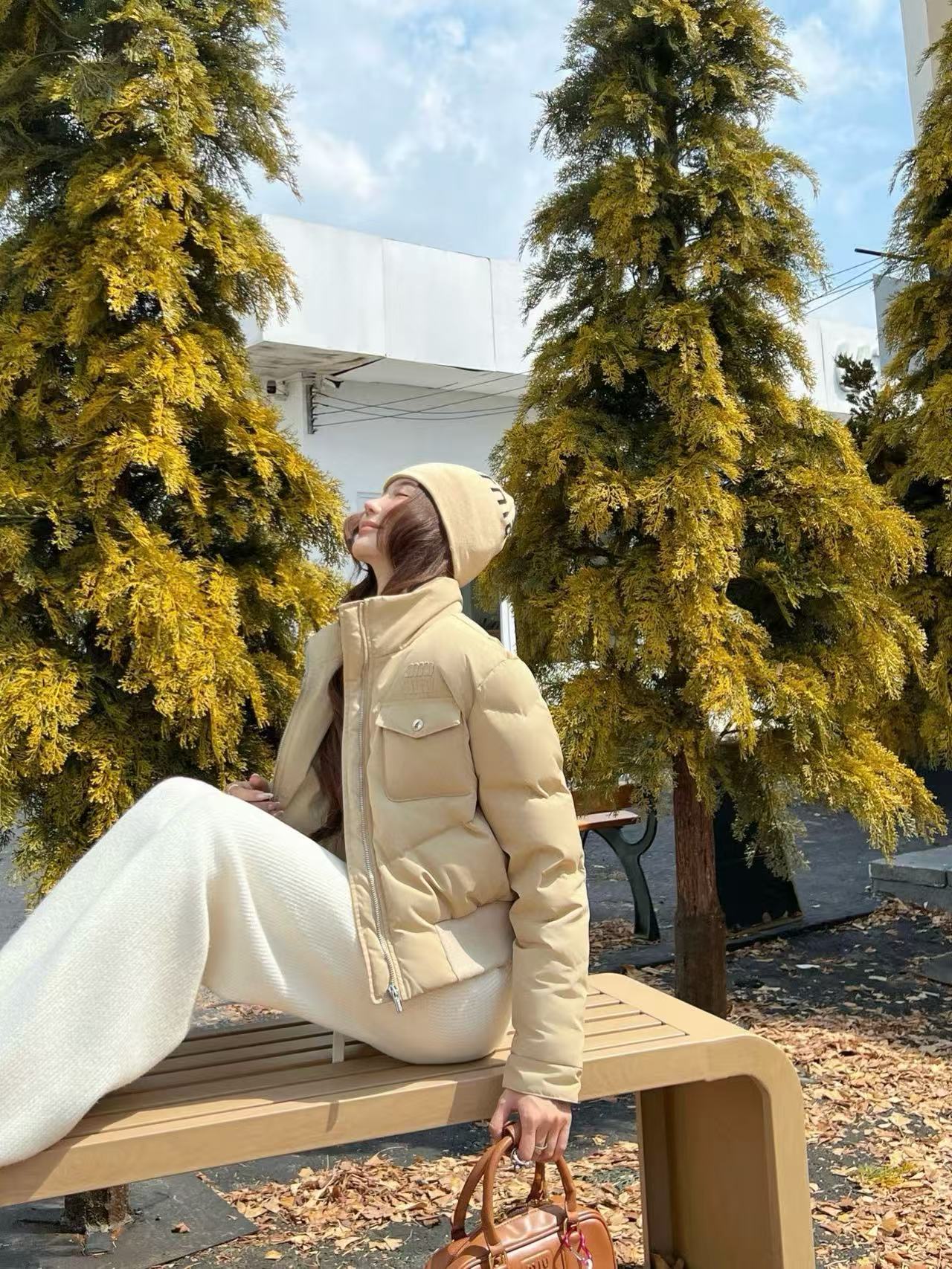 M1UM1U ミニマリスト レター ショート ダウンジャケット【50％割引+送料無料】