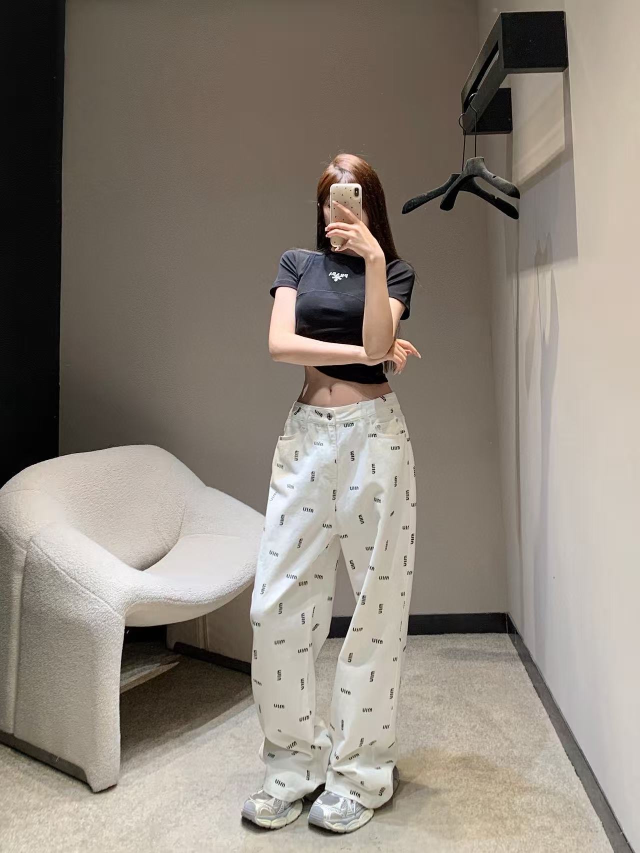 M1UM1U 刺繍レターストレートレッグパンツ【50％割引+送料無料】