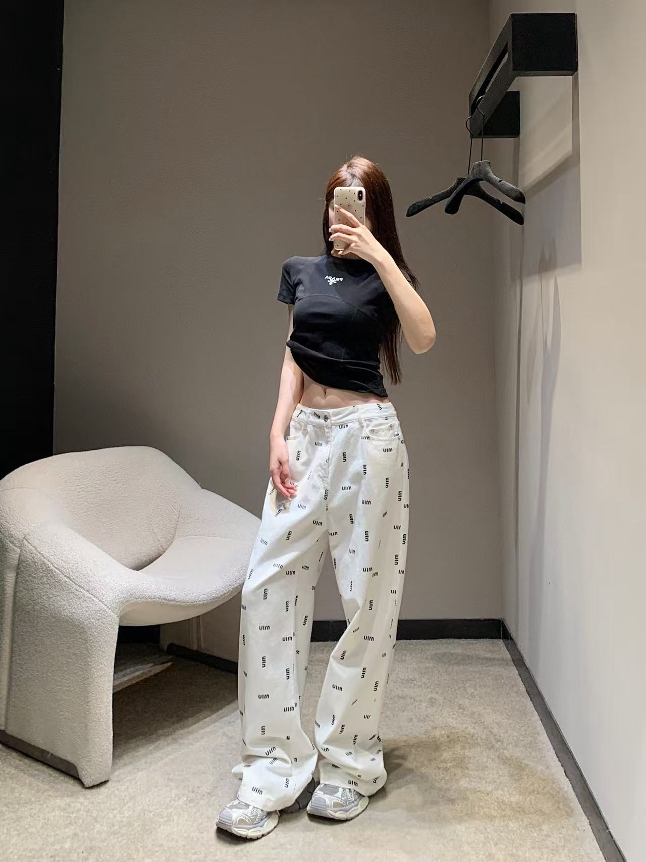 M1UM1U 刺繍レターストレートレッグパンツ【50％割引+送料無料】