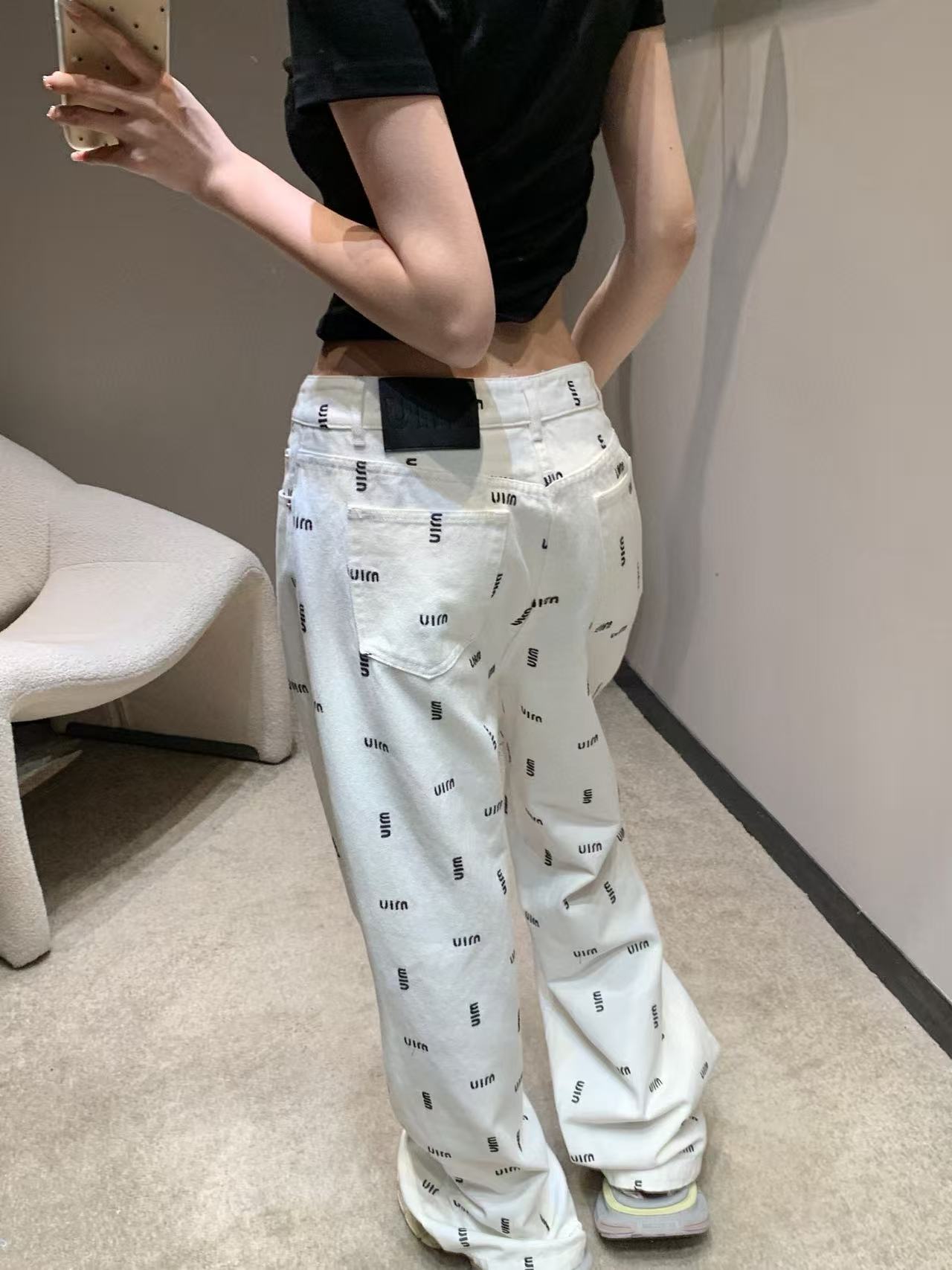 M1UM1U 刺繍レターストレートレッグパンツ【50％割引+送料無料】
