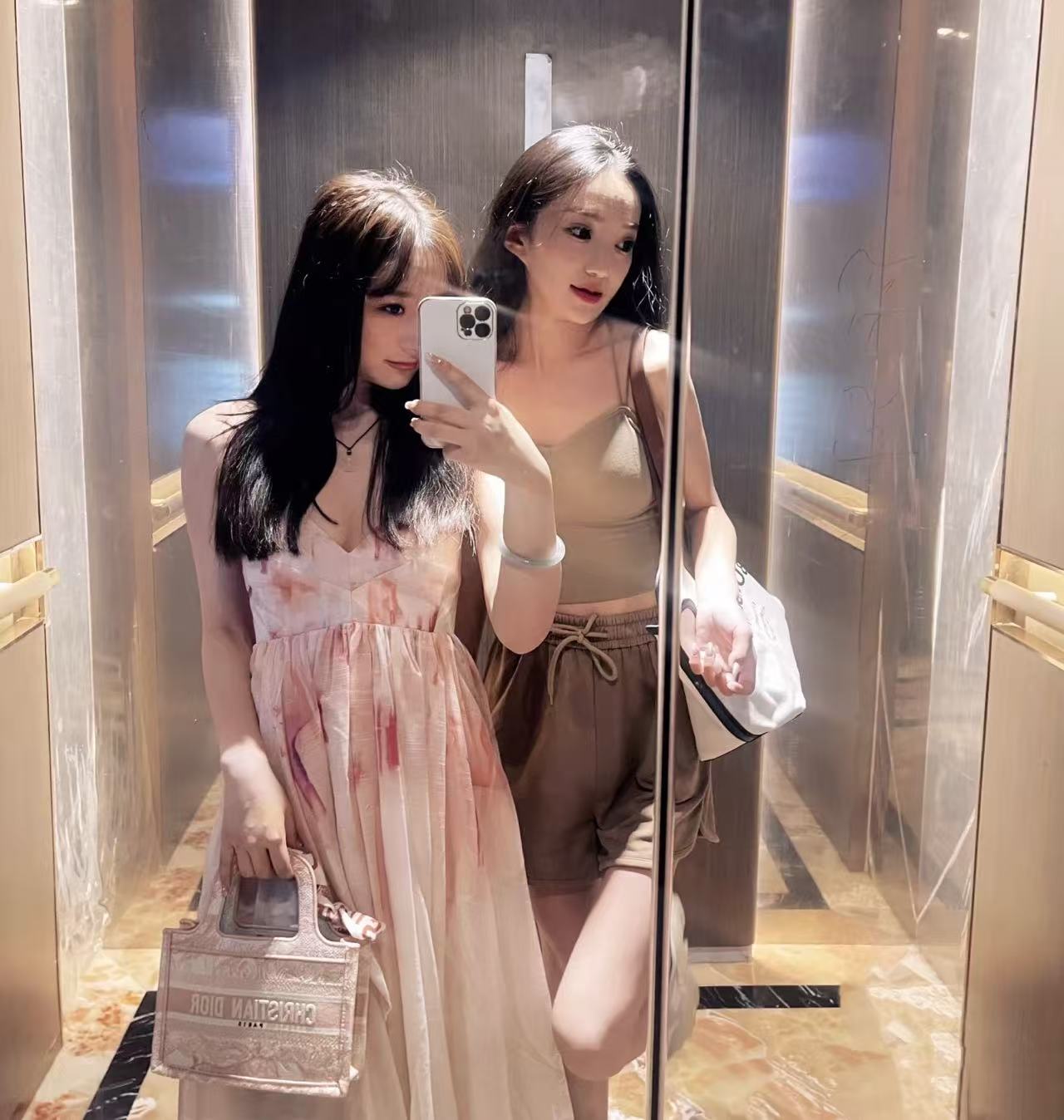 DI0Rエンボス刺繍ハンドバッグ【50％割引+送料無料】