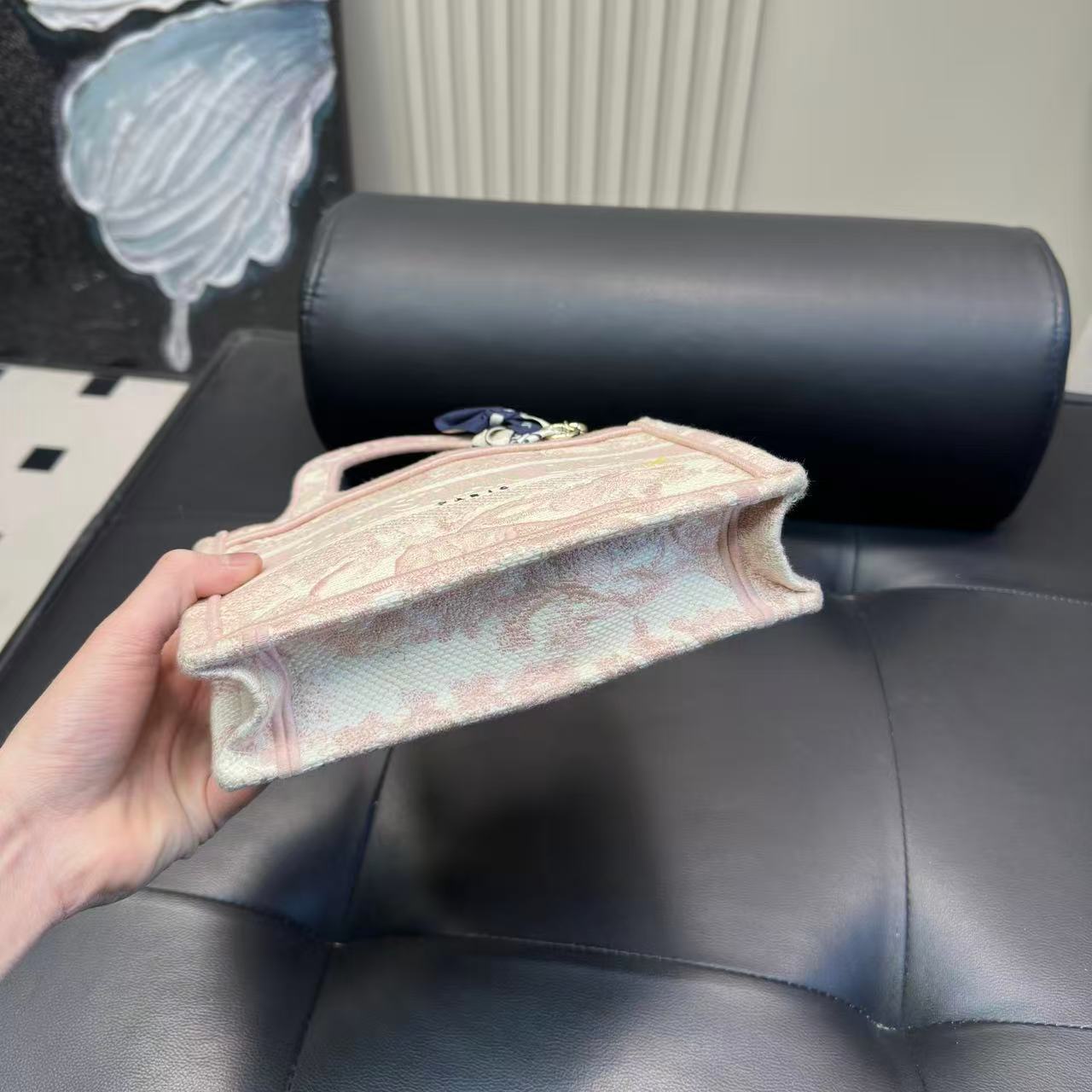 DI0Rエンボス刺繍ハンドバッグ【50％割引+送料無料】