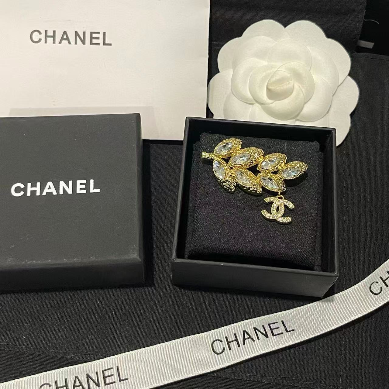 CHANE1 ダブルC ウィートイヤーブローチ【50％割引+送料無料】