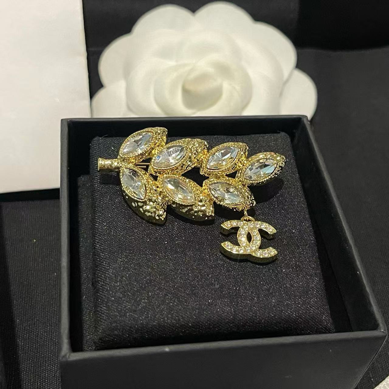 CHANE1 ダブルC ウィートイヤーブローチ【50％割引+送料無料】