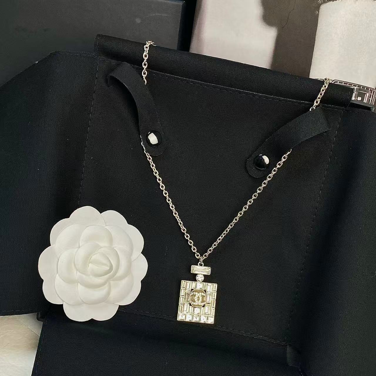 CHANE1 ダブルC パフュームボトル ダイヤモンドネックレス【50％割引+送料無料】