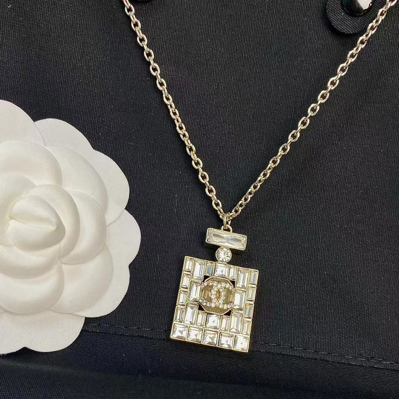 CHANE1 ダブルC パフュームボトル ダイヤモンドネックレス【50％割引+送料無料】