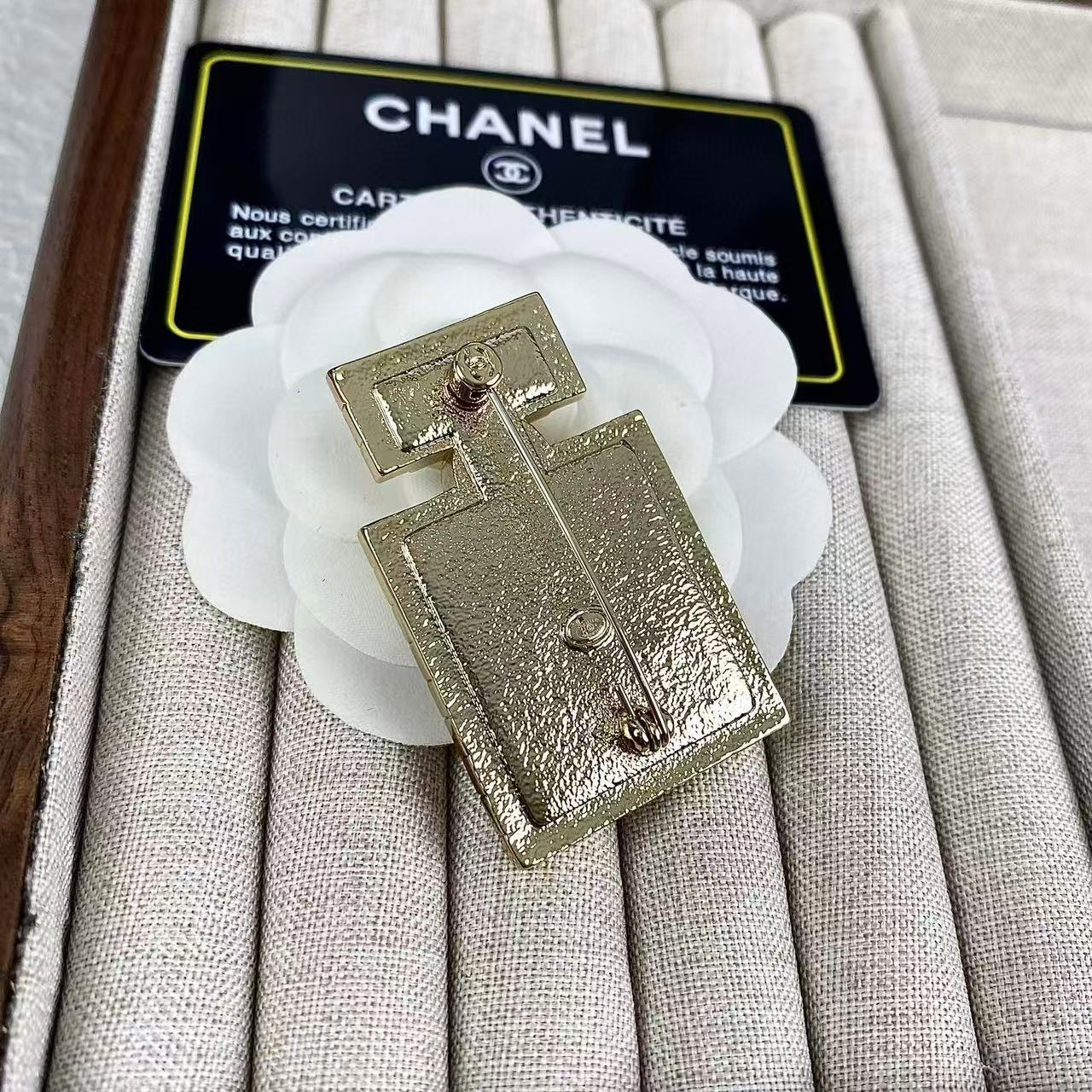 CHANE1 ダブルC フレグランスボトル ダイヤモンドブローチ【50％割引+送料無料】